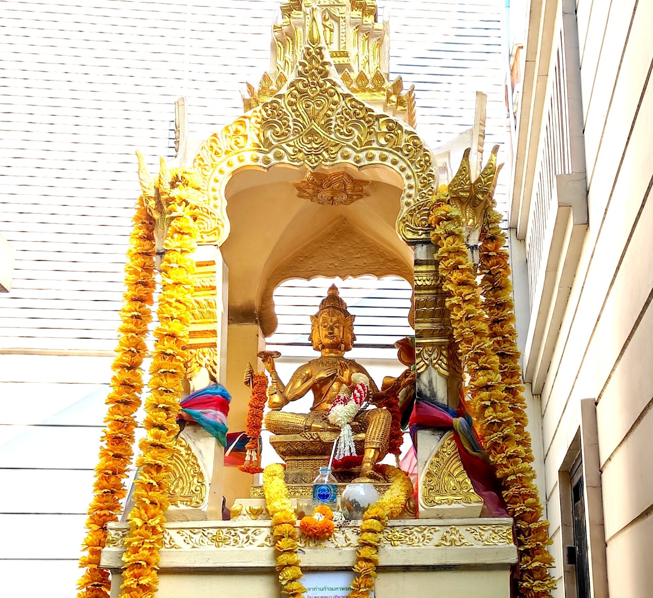 タイの祠は3種類ある-祀られているのは精霊・ヒンドゥ神・チャイ