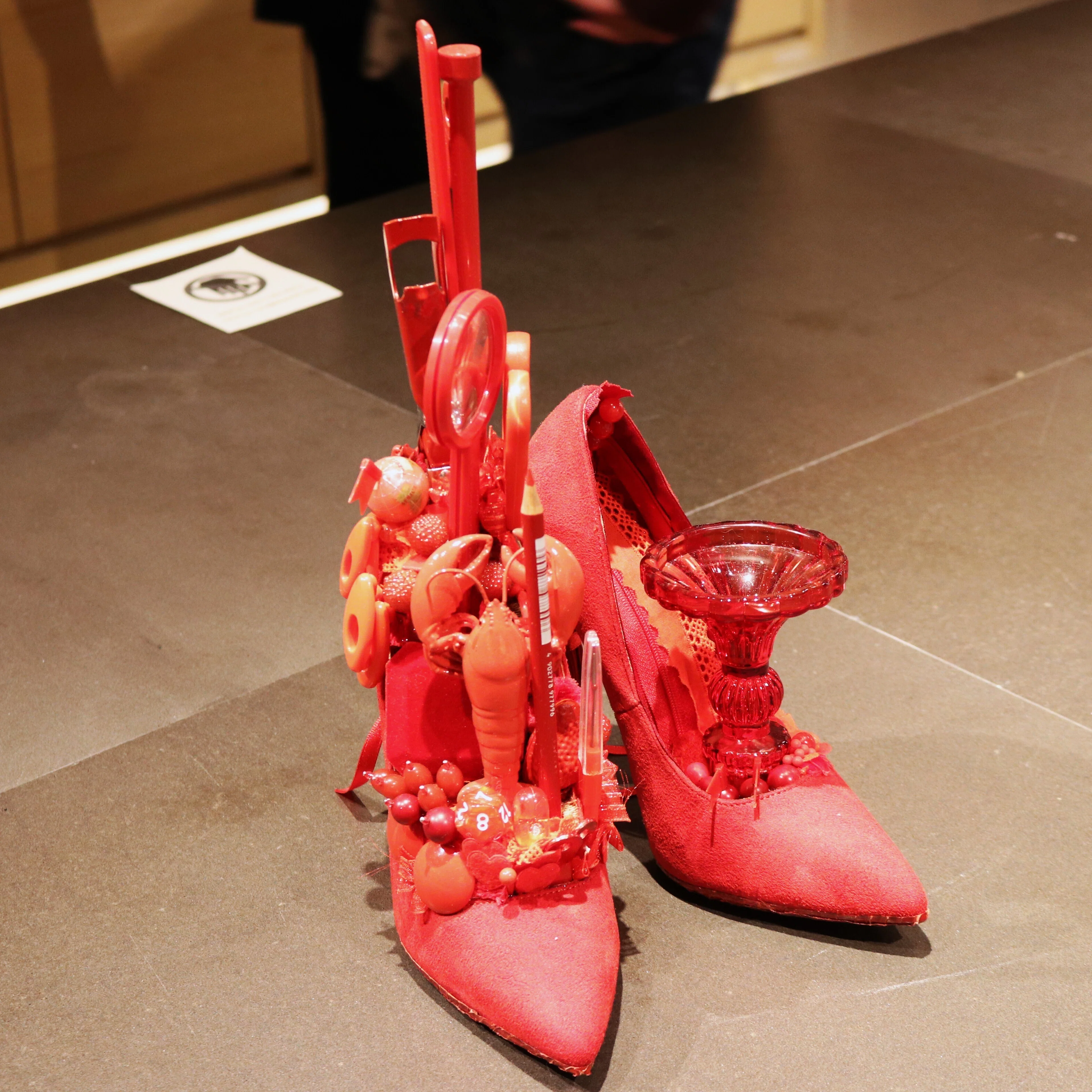 t*m様 アートデザイン アクリル バック　ヴィンテージ　赤いハイヒール アートによる刺激の面白さ -荒木由香里[Talkative happy colors]@銀座