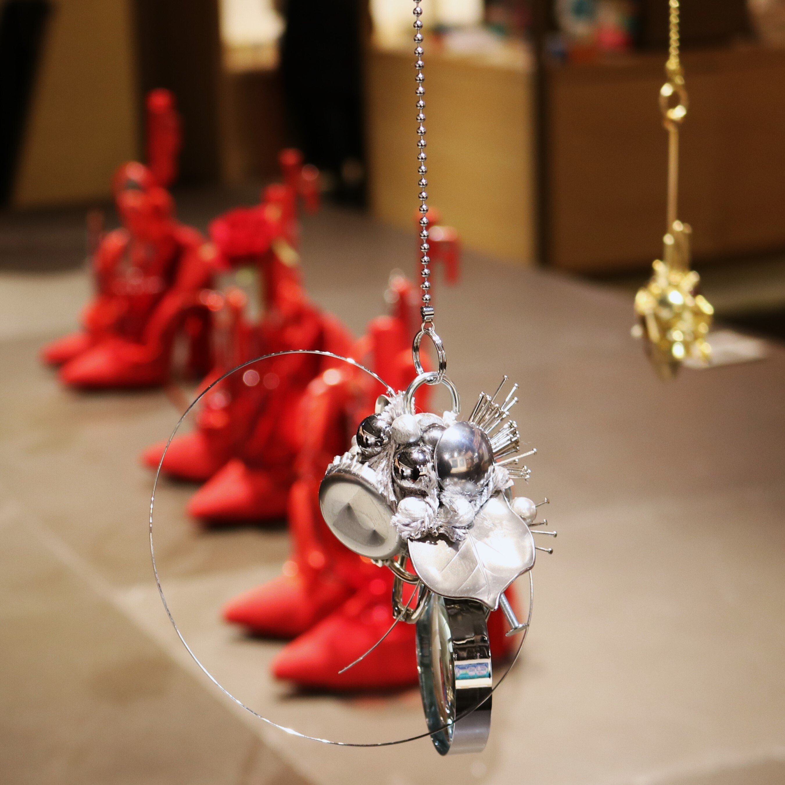 アートによる刺激の面白さ -荒木由香里[Talkative happy colors]@銀座