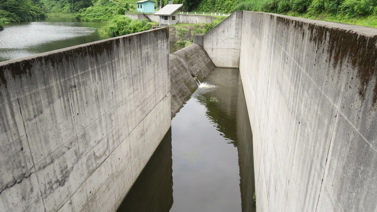 長福寺ダム 新潟県 洪水吐