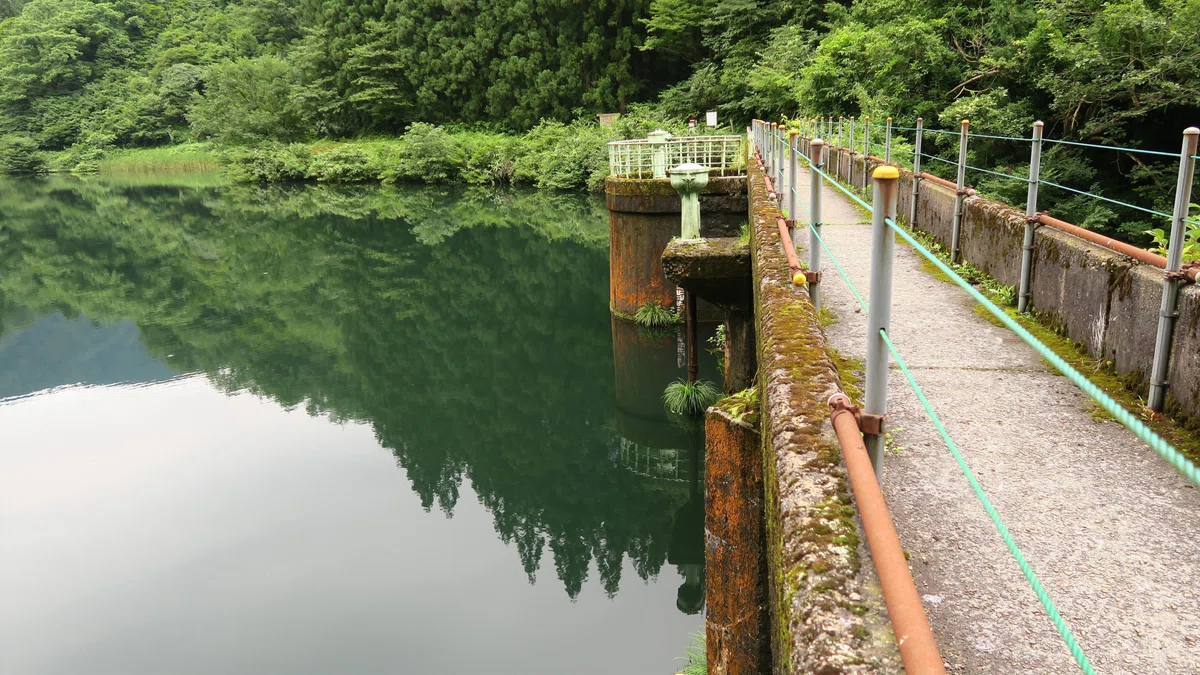 加茂市水道貯水池2号 新潟県 天端
