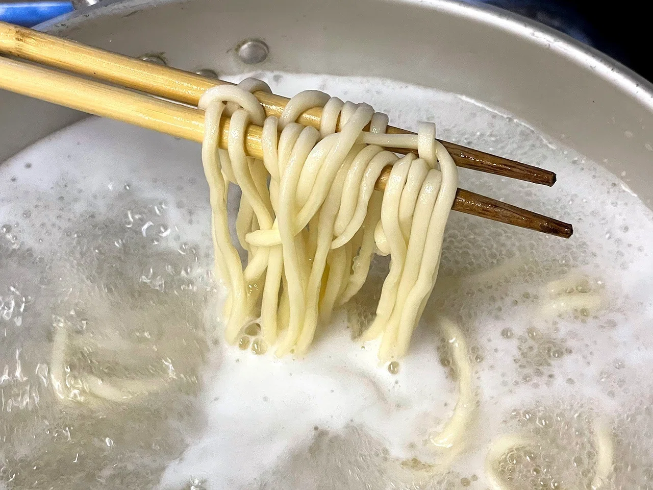 ②ナショナル麵パン機つるつる MK-500U／昭和の「家電製麺機」を愛でる