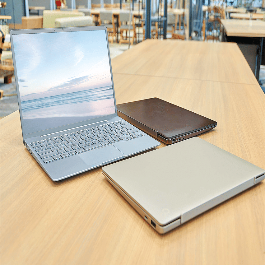 ノートPC FMV CH Series -新色クラウドブルーは雲のような軽やかさ