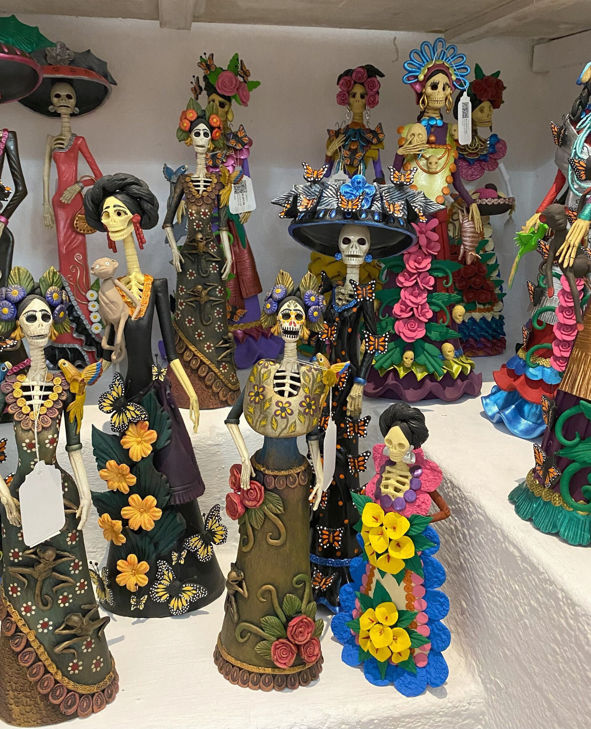 メキシコ全土で有名なカトリーナ、ガイコツ人形の原点|河辺達朗 メキシコ全土で有名なカトリーナ、ガイコツ人形の原点|河辺達朗