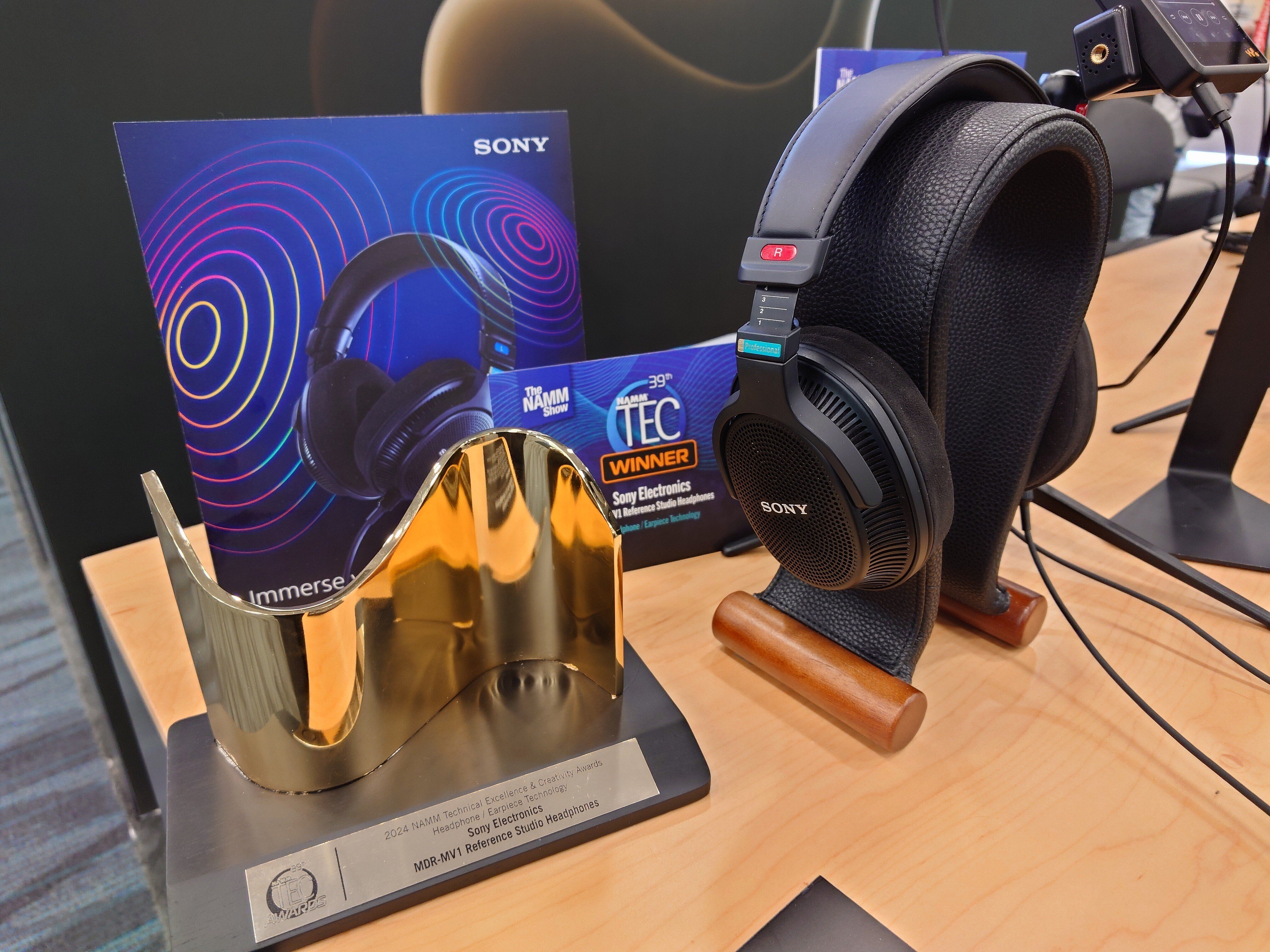 世界最大級の楽器展示会「NAMM Show」でモニターヘッドホン『MDR 世界最大級の楽器展示会「NAMM Show」でモニターヘッドホン『MDR
