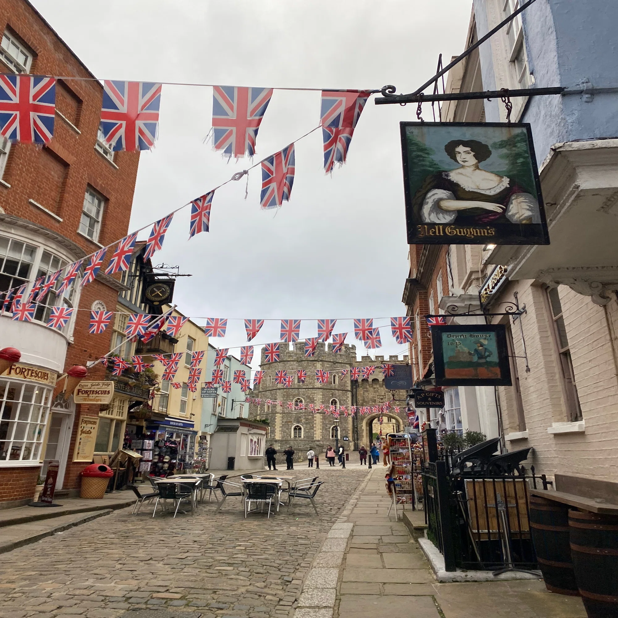 イギリス 世界最大の居城・ウィンザー城を観光｜かすみ