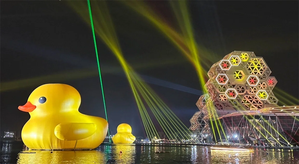The 'Rubber Duck' Reunites with Kaohsiung: The Joy and