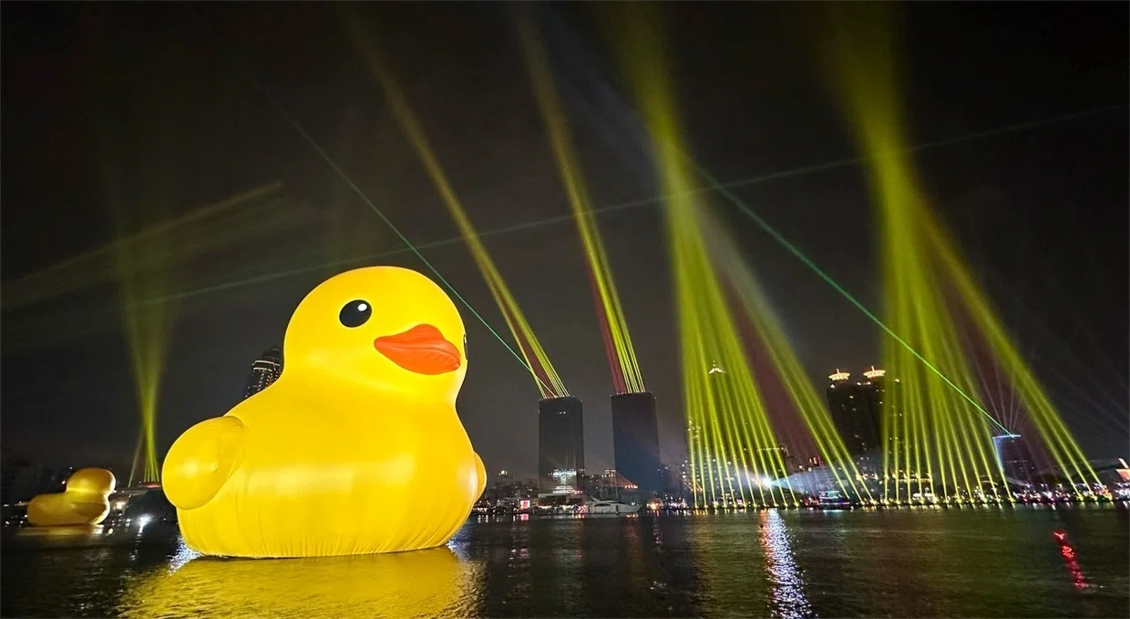 The 'Rubber Duck' Reunites with Kaohsiung: The Joy and