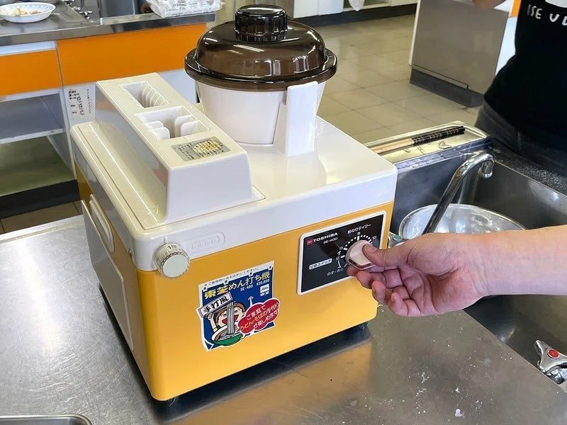 東芝めん打ち機　SE-400 ①東芝めん打ち機 SE-400／昭和の「家電製麺機」を愛でる会｜玉置標本