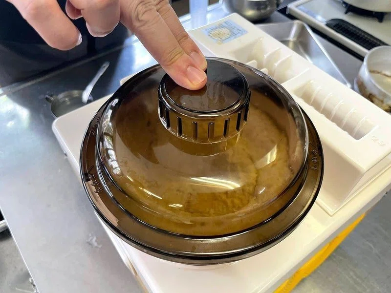 ①東芝めん打ち機 SE-400／昭和の「家電製麺機」を愛でる会｜玉置標本