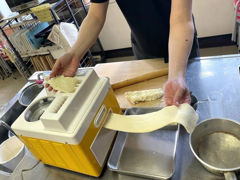 ①東芝めん打ち機 SE-400／昭和の「家電製麺機」を愛でる会｜玉置標本