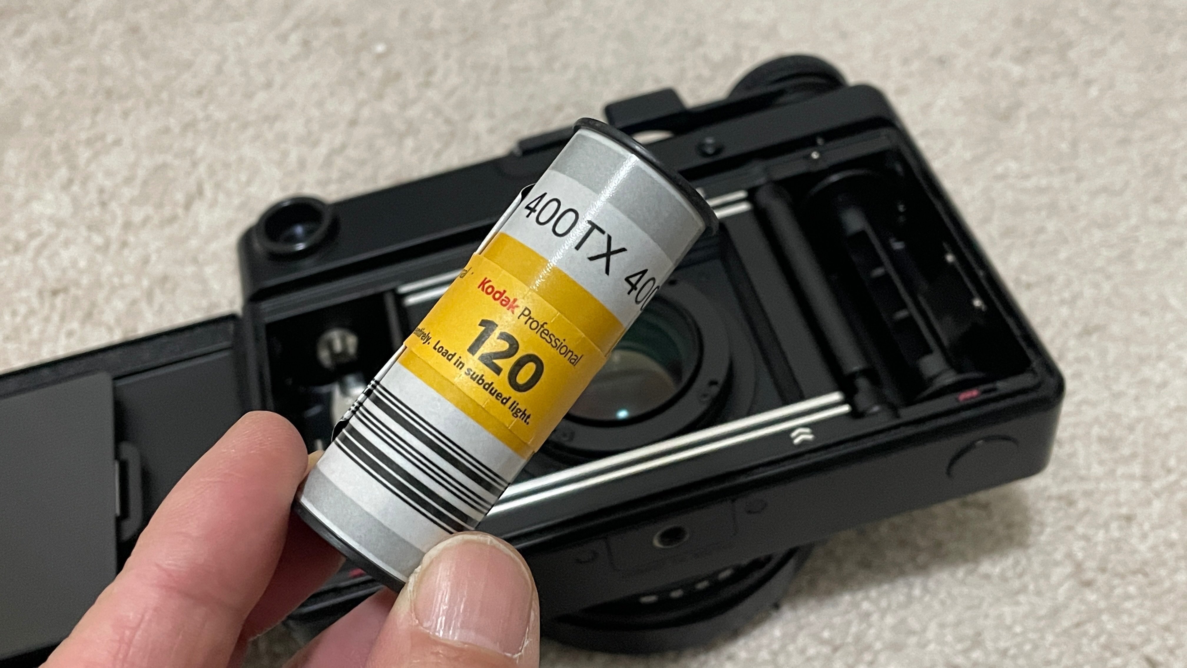 Plaubel Makina 670 のシェイクダウン ＜自家現像＞｜MOJA MOJA