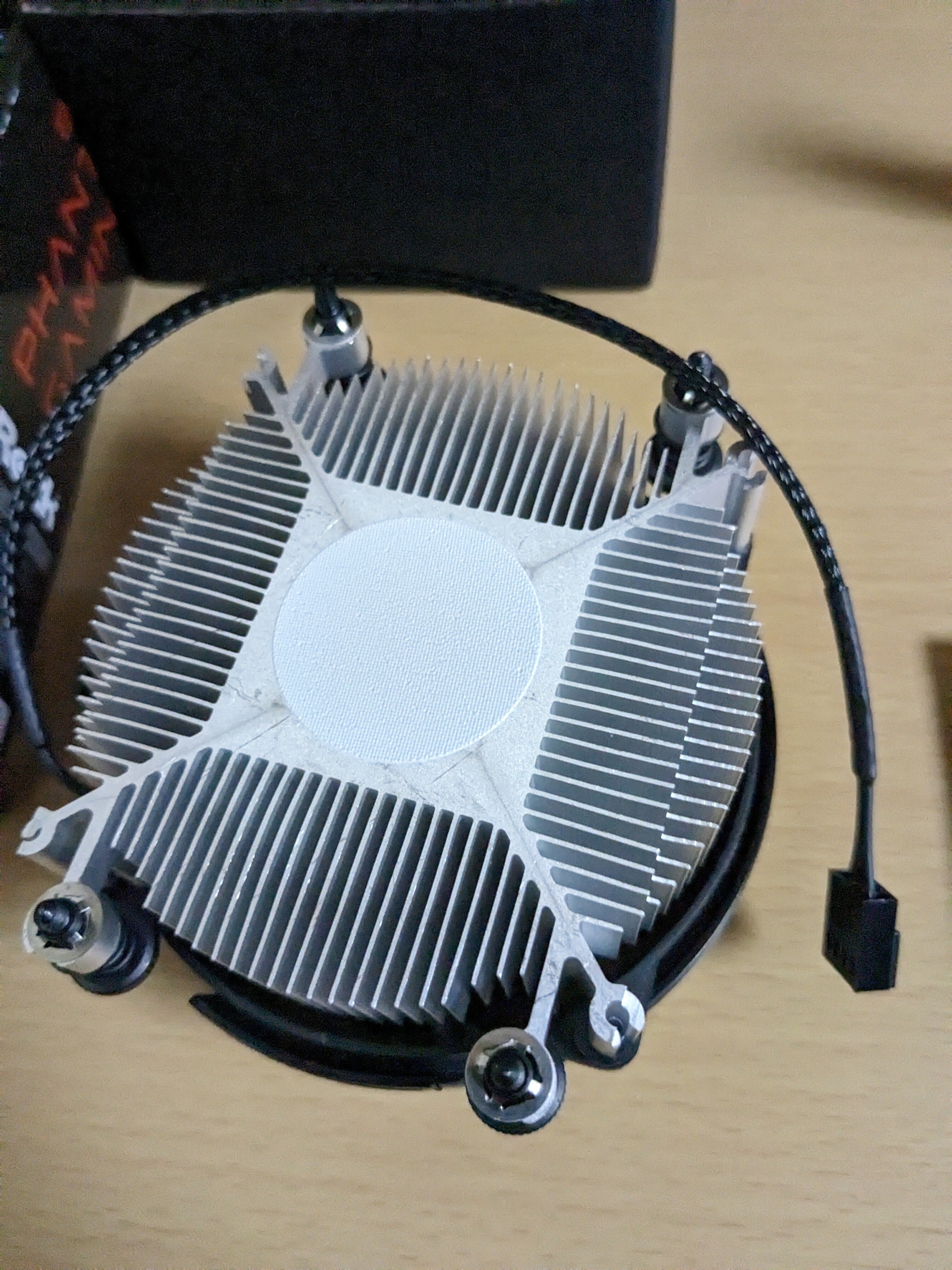 オープンフレーム型　デスクトップ　自作PC　ryzen5 5600G Ryzen 5 5600G で光る高コスパ自作PC【コンピュータの構成・動作