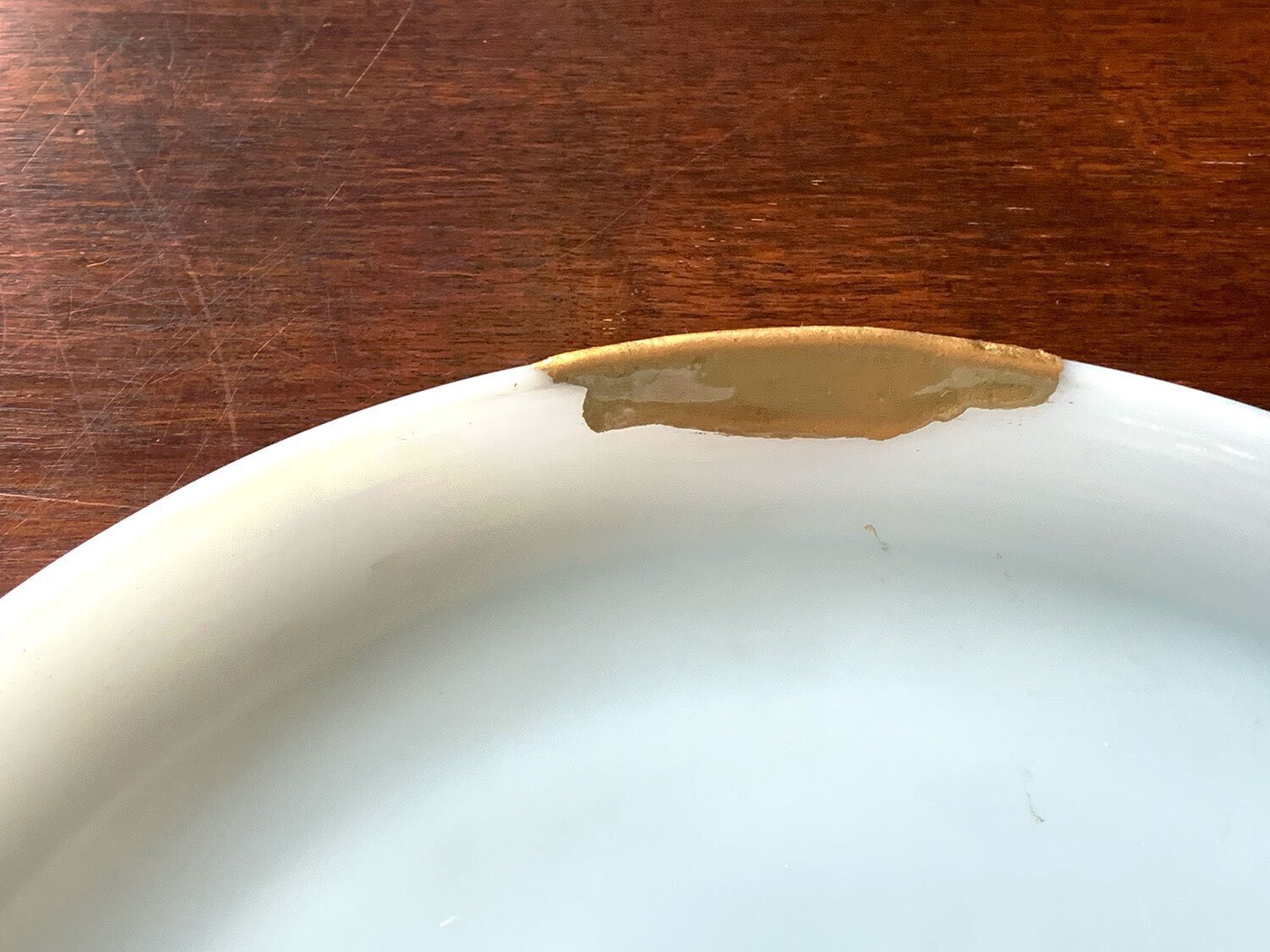 金継ぎ済みバカラ灰皿エキノックスのエンボスが美しすぎます。 エポキシと真鍮粉 で金継ぎ ②｜c5