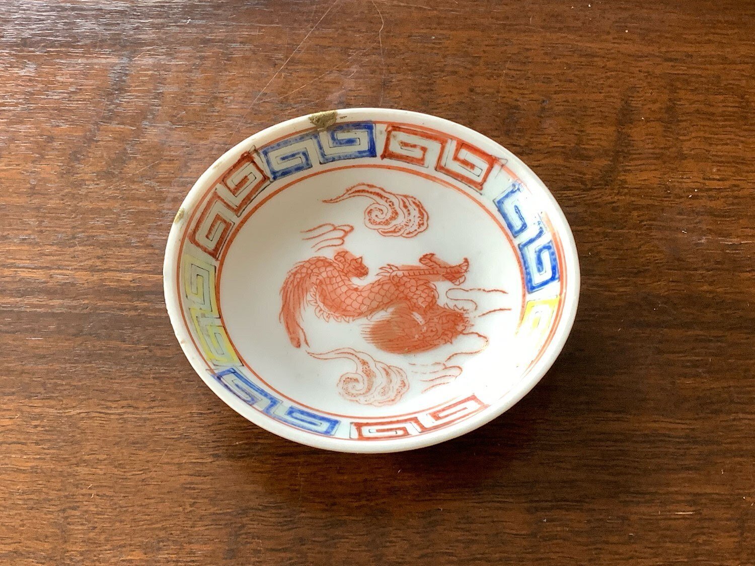 金継ぎ済みバカラ灰皿エキノックスのエンボスが美しすぎます。 エポキシと真鍮粉 で金継ぎ ②｜c5