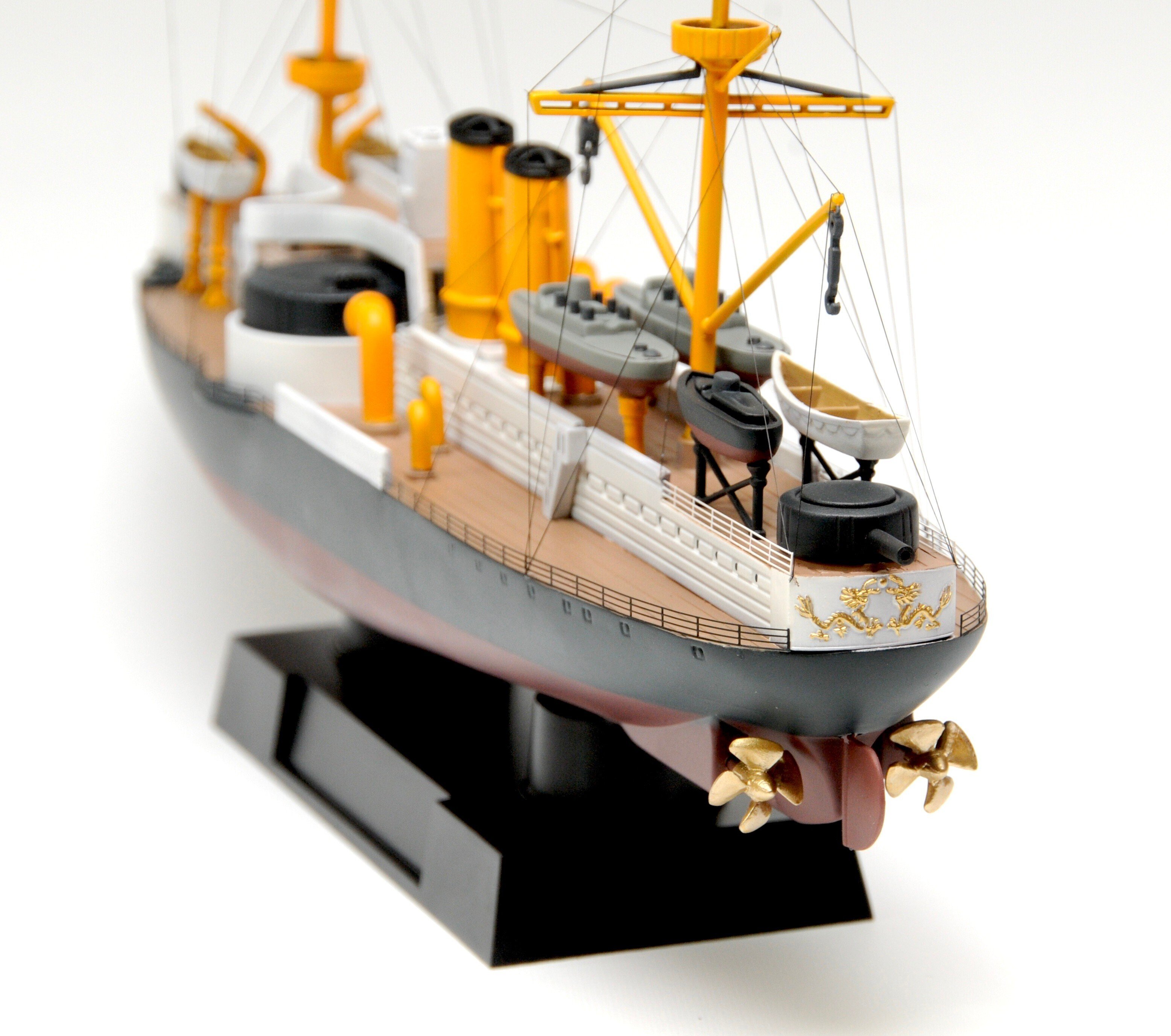 Amazon | 中国北洋水師 鎮遠 号巡洋艦 1/300 プラモデル