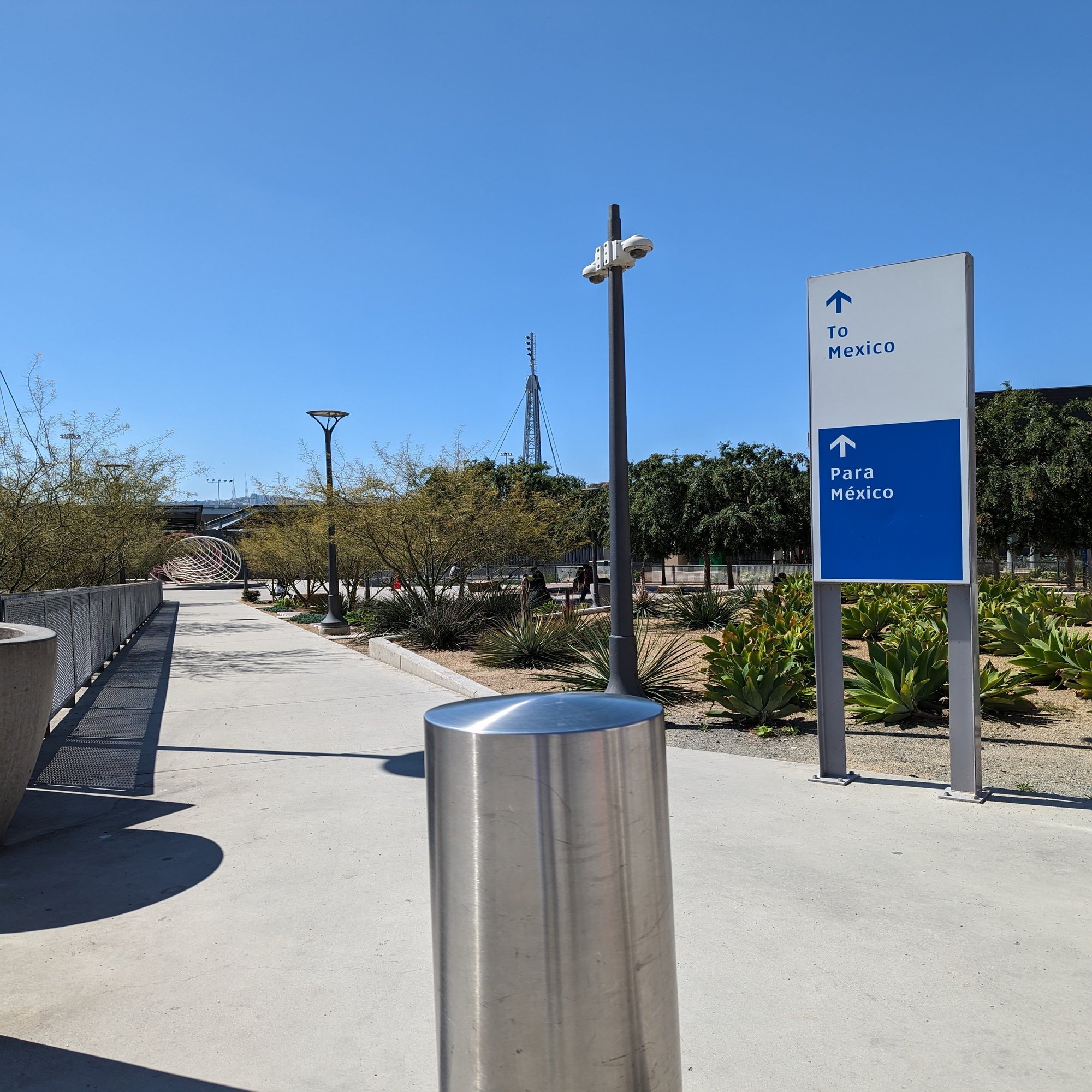 メキシコ国境の街、ティファナへ｜Yu, image size:1506x2000