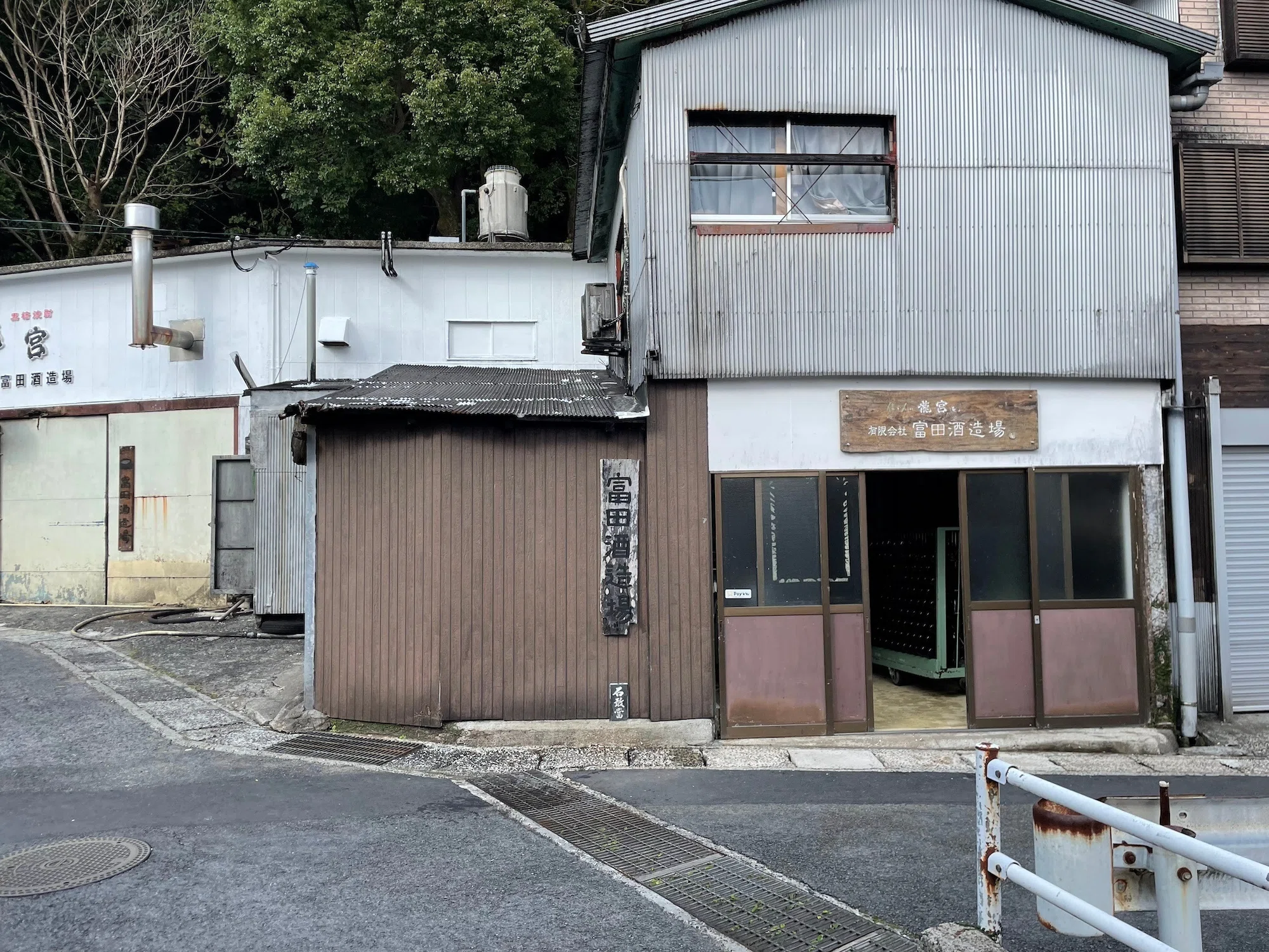 奄美大島旅録③甕仕込みの黒糖焼酎「富田酒造場」へ！中国酒との共通点
