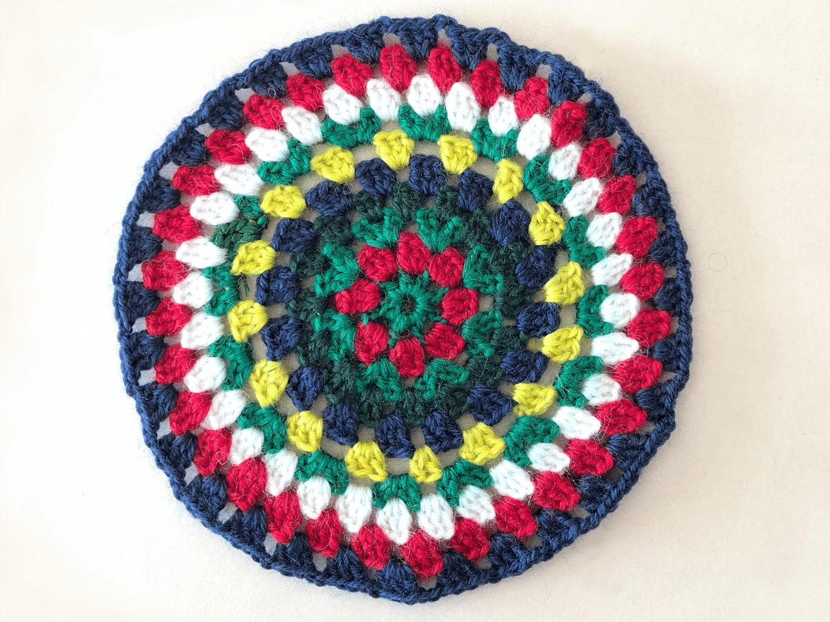 ☆曼荼羅模様のブランケット☆ハンドメイドウール100％かぎ針編み