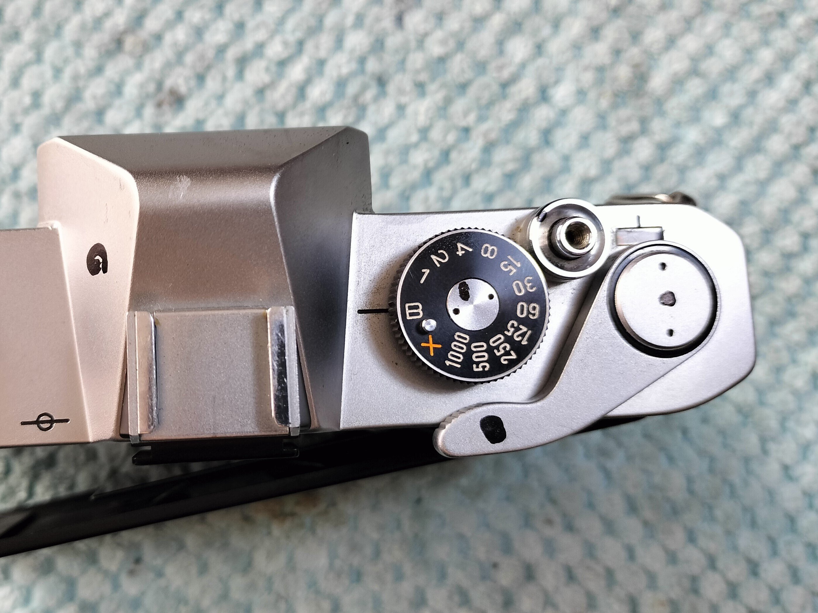 Canon FPの分解｜フィルムカメラ修理のアクアカメラ