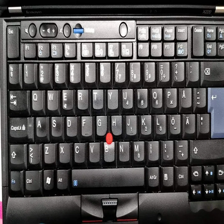 アキバでX220を買って大学生活に耐えうるように魔改造した話｜ねこたろう