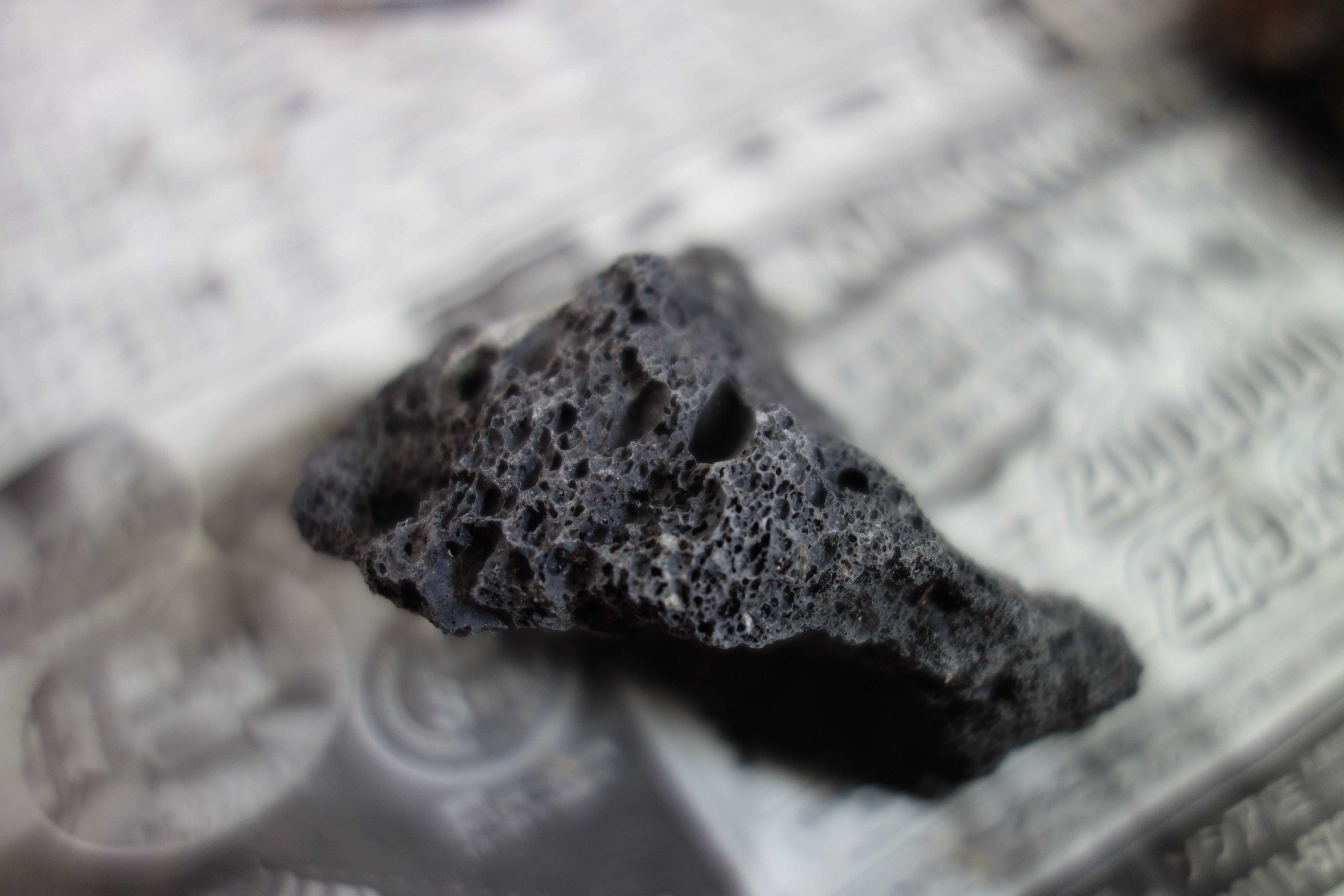 活着には溶岩石を使います？｜詢