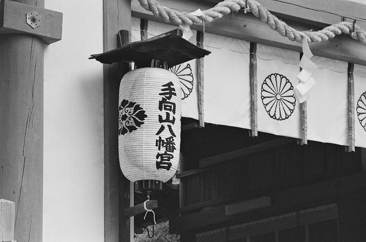 レンズ作例】白黒フィルムで135mm望遠スナップ -Ai Nikkor 135mm レンズ作例】白黒フィルムで135mm望遠スナップ -Ai Nikkor 135mm
