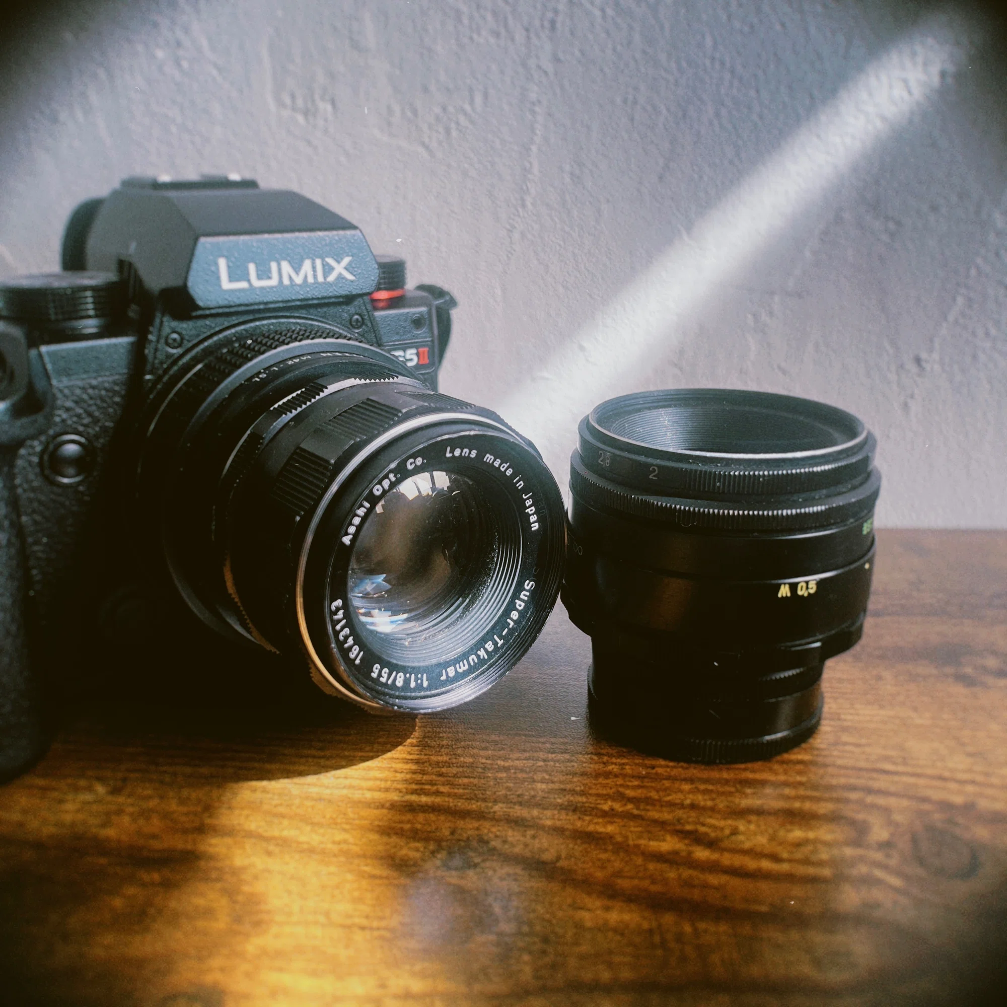 LUMIX S5IIとオールドレンズの相性が良い「2つの大きな理由」と 