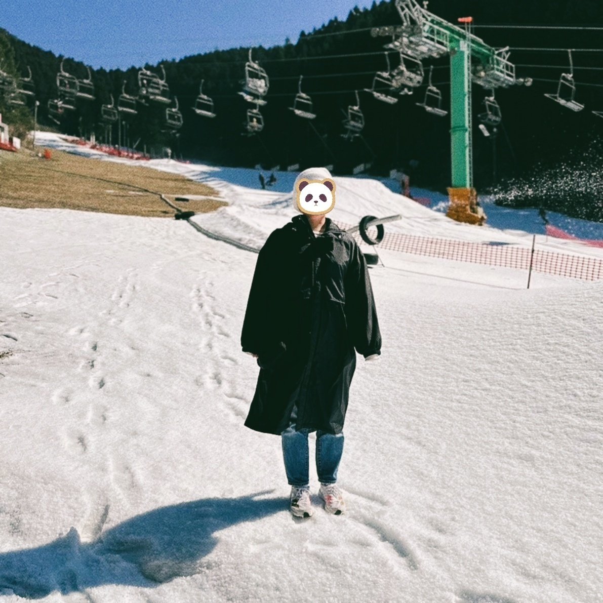 降雪機がわたしに刺さってるみたいになってる写真