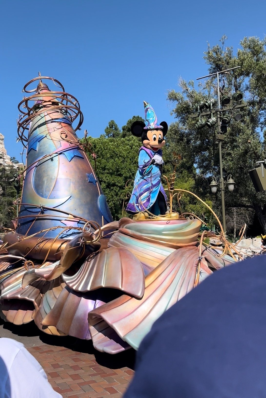 ディズニーランドカリフォルニアのドル ディズニーランド・リゾート | ようこそ、魔法の国へ