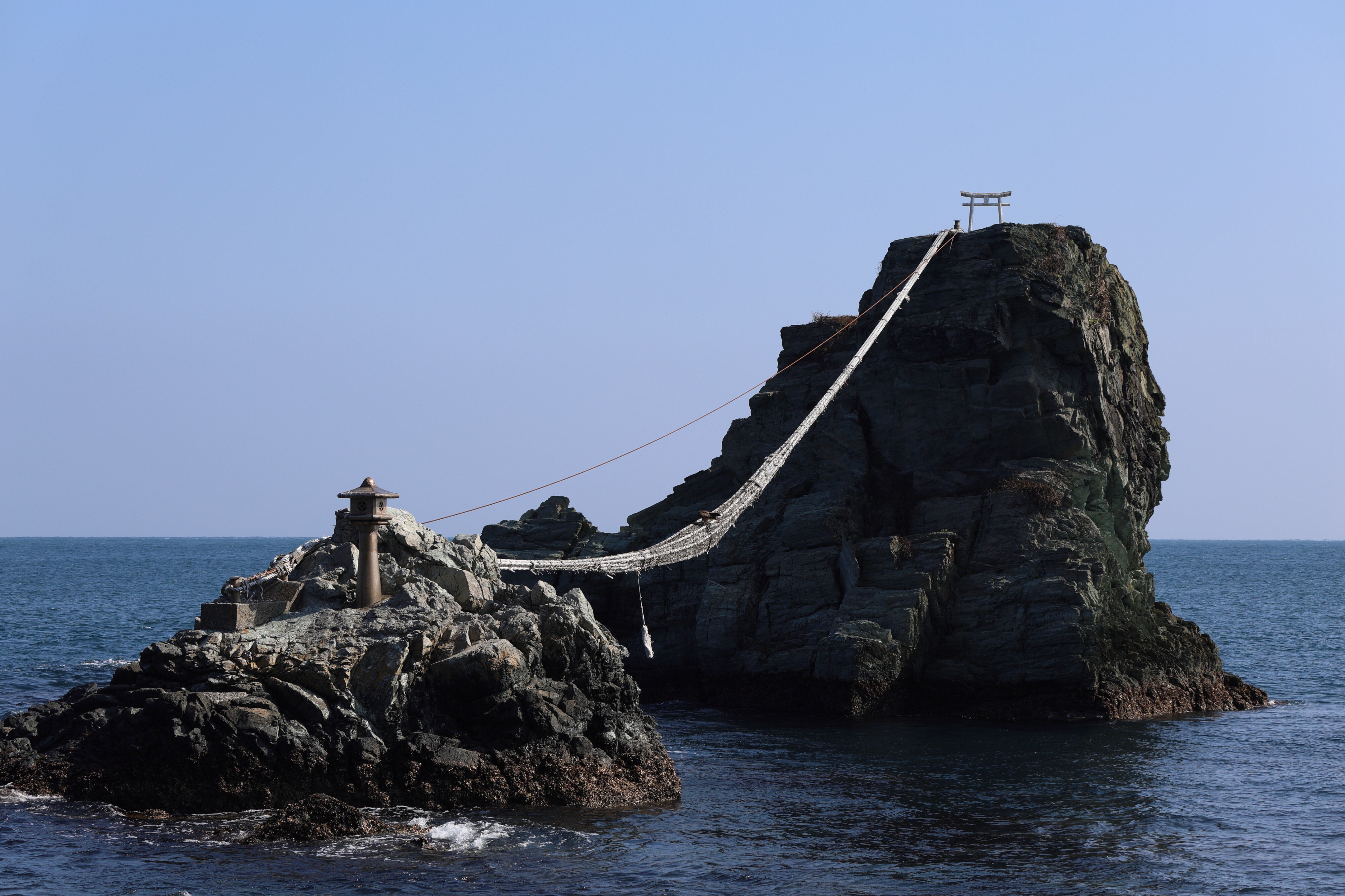 奇岩を求めて～ビシャゴ浦姉妹岩～｜Toru Shiratori