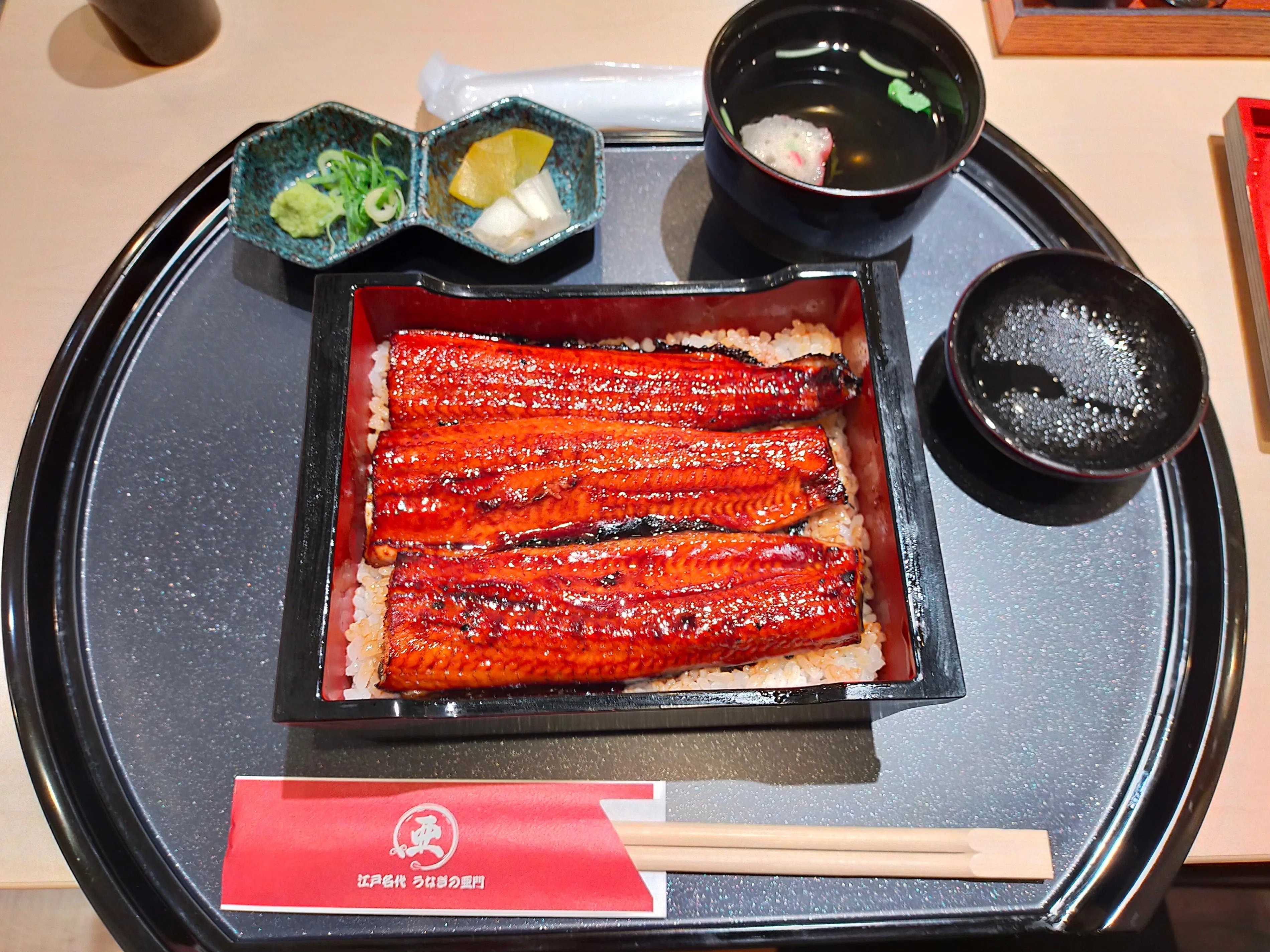 2000円以下で鰻重?!特別を日常に…中野新橋「亜門」｜ノータリン