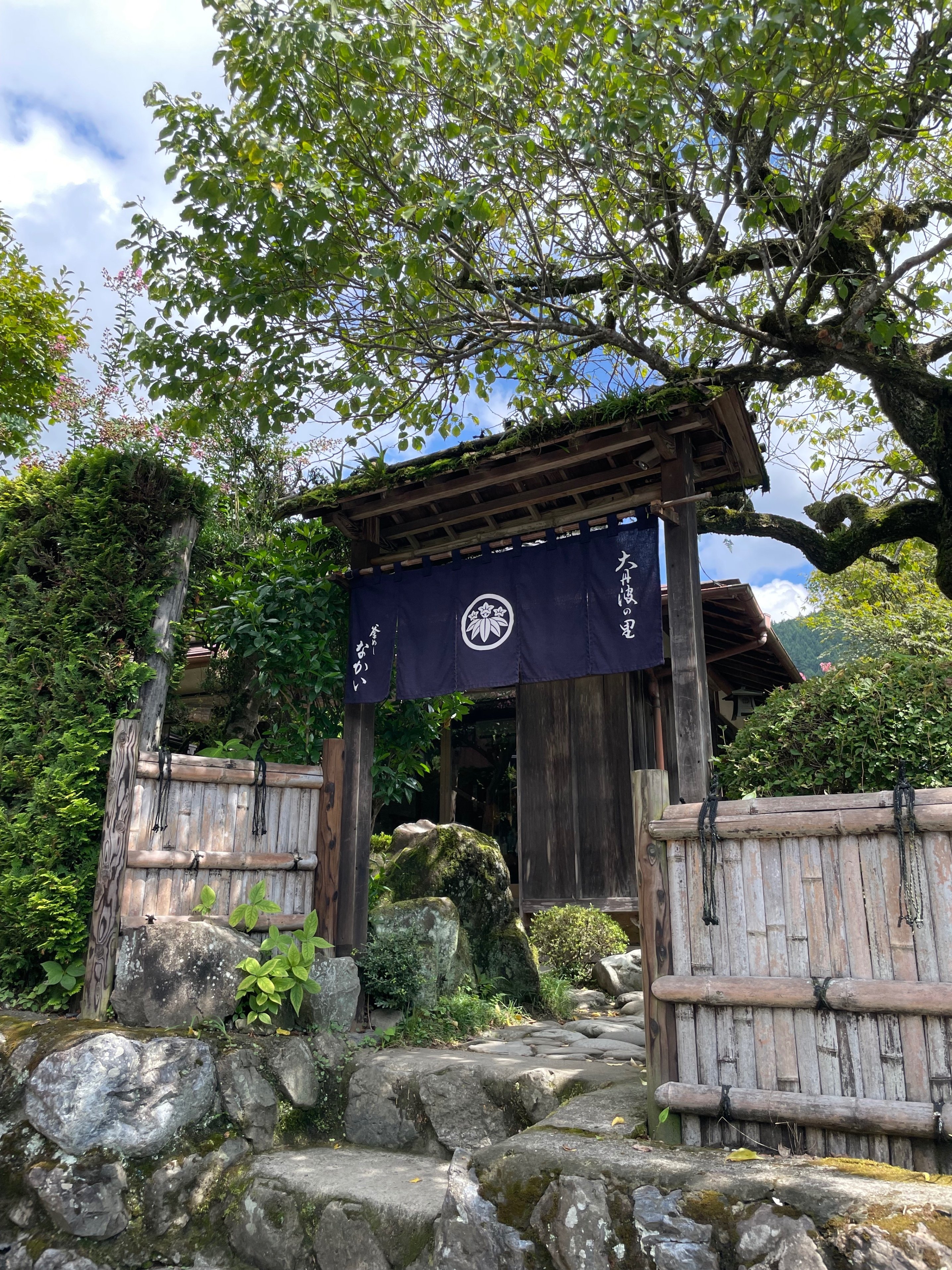 釜飯とビルドとドンブラザーズ｜Penguin Travel