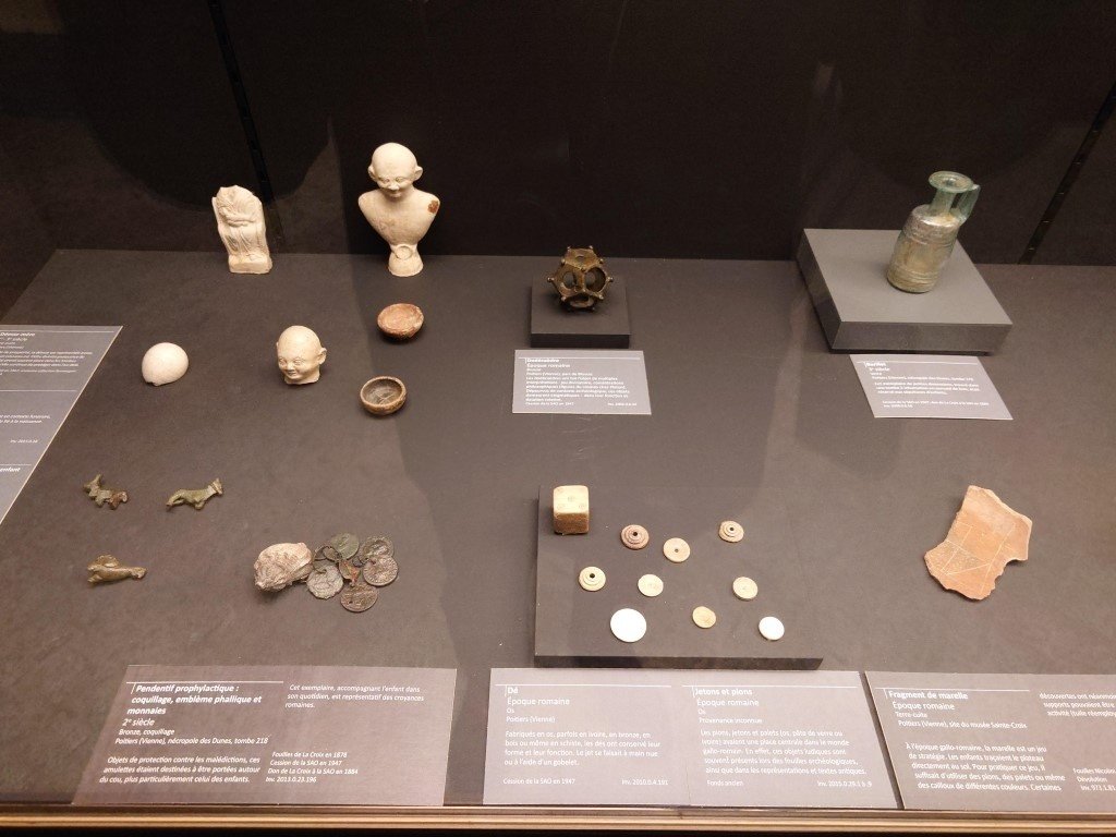 フランス】ローマの中空十二面体｜毛人(EMISHI)