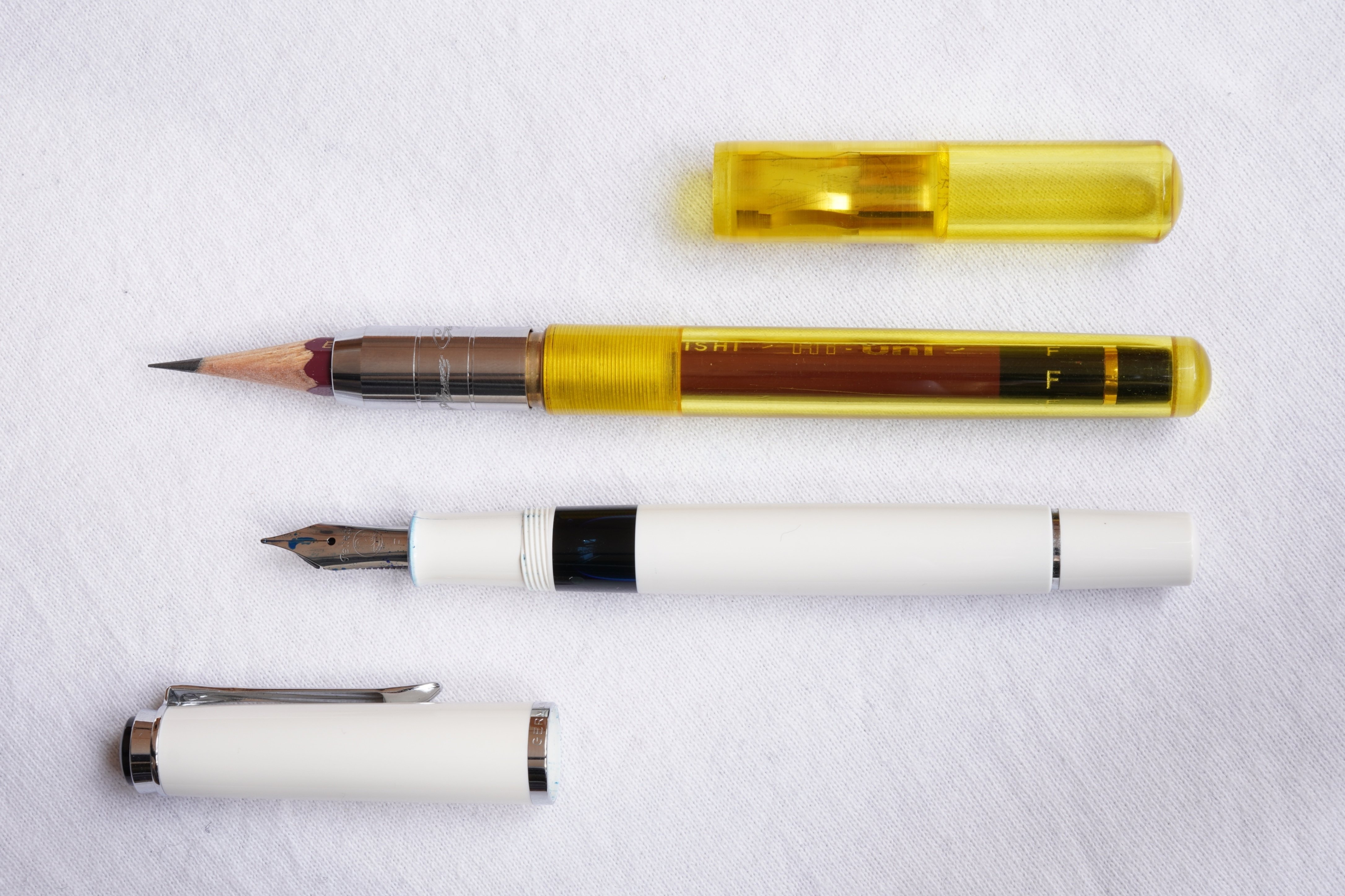 PELIKAN CLASSIC M205 WHITE 万年筆　字幅F 詳細ページ | 万年筆 ボールペンなど高級筆記具の販売・買取