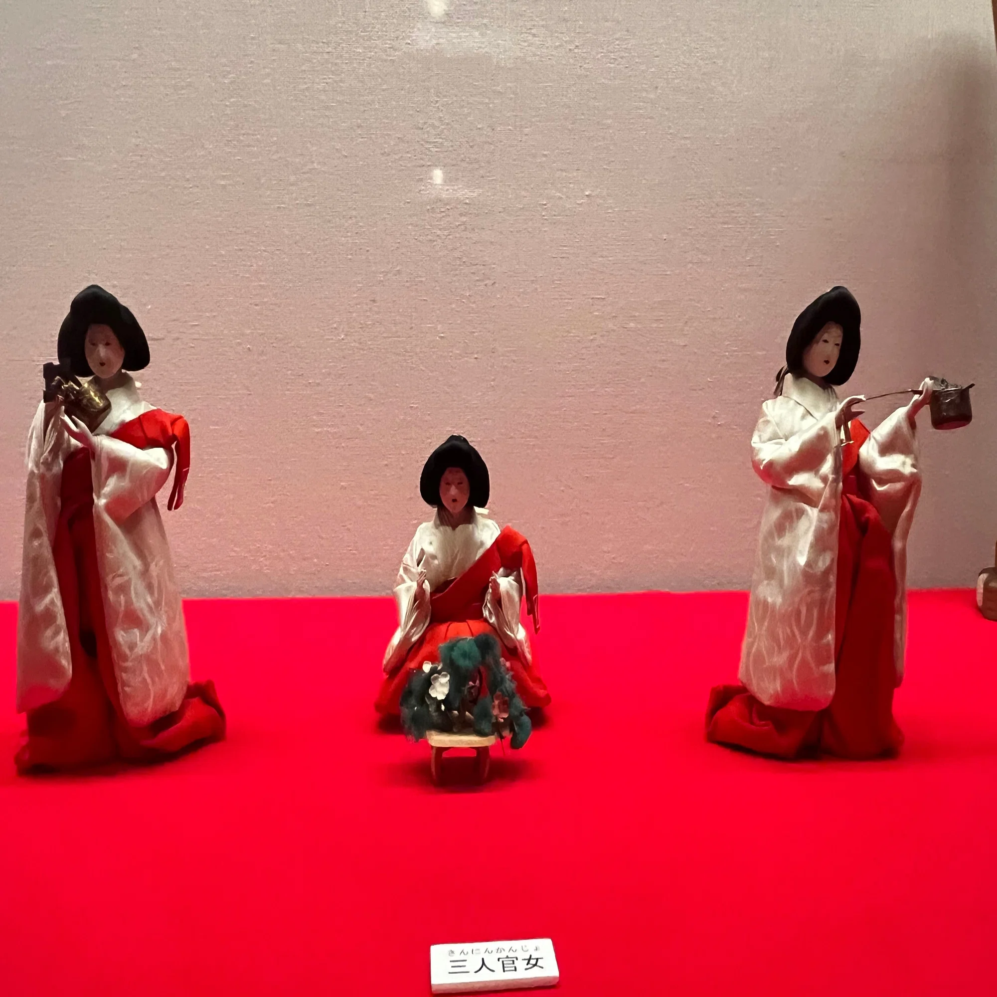 岩崎家と三井家、どちらも御用達。丸平大木人形店のお雛さまを愛でる 
