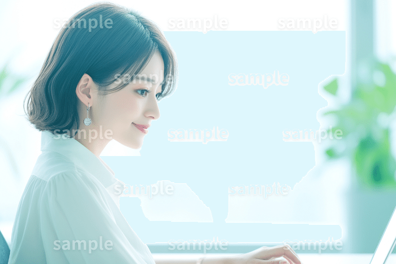 「パソコンで仕事する女性」フリー素材3枚セット｜アイキャッチ・求人広告・ビジネスウーマンのイメージ画像に