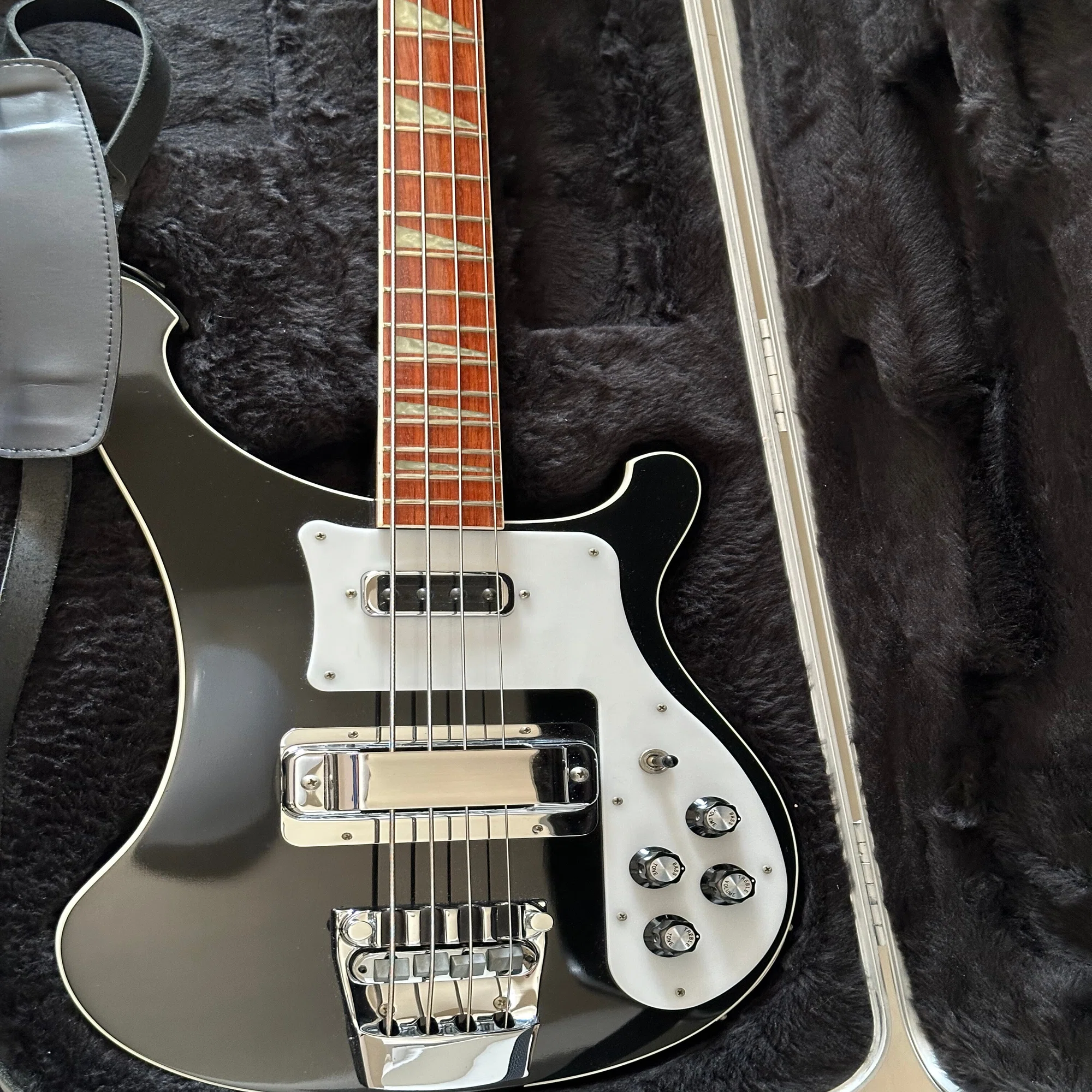 Rickenbacker（リッケンバッカー） 4003 を買ってみた話し｜nobuoo