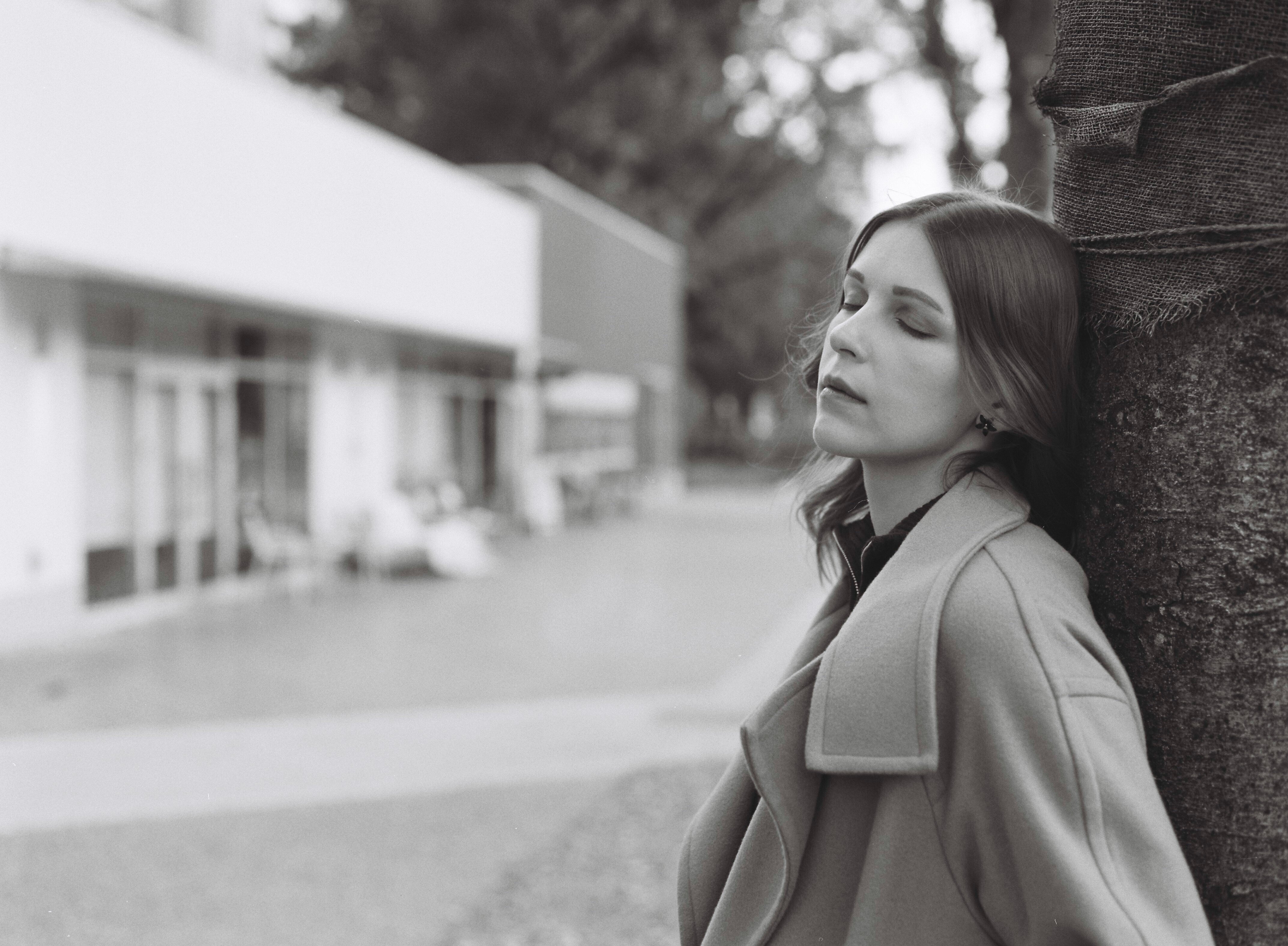 vol.270 中判フィルムでポートレート撮影｜緋色のHiro（写真を撮る人）