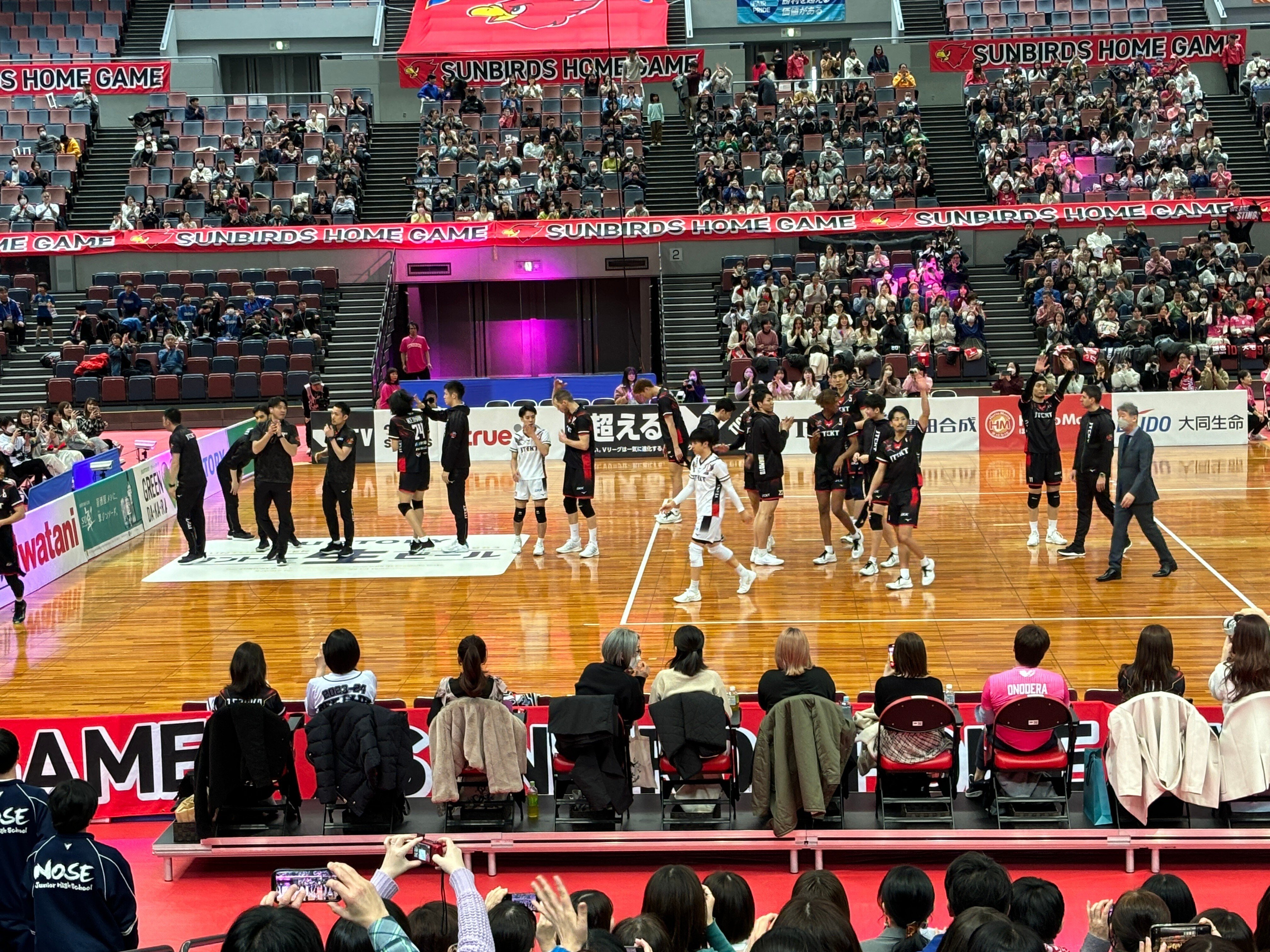 美品❇︎ハグオーワー　サンバレーおまとめボアベスト　ブラック 1セット目を落とすもデンソーが麻野、石倉の安定したプレーでKUROBEに