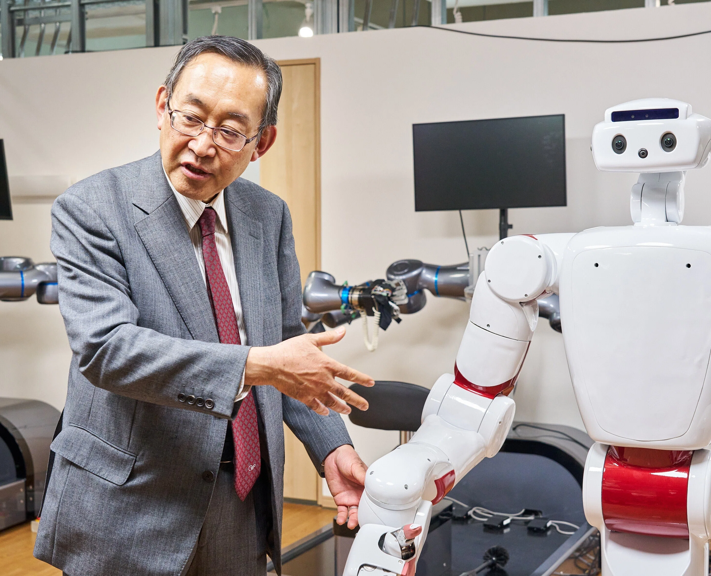 人に寄り添って家事や医療・福祉を支援スマートロボットでつなぐAIと