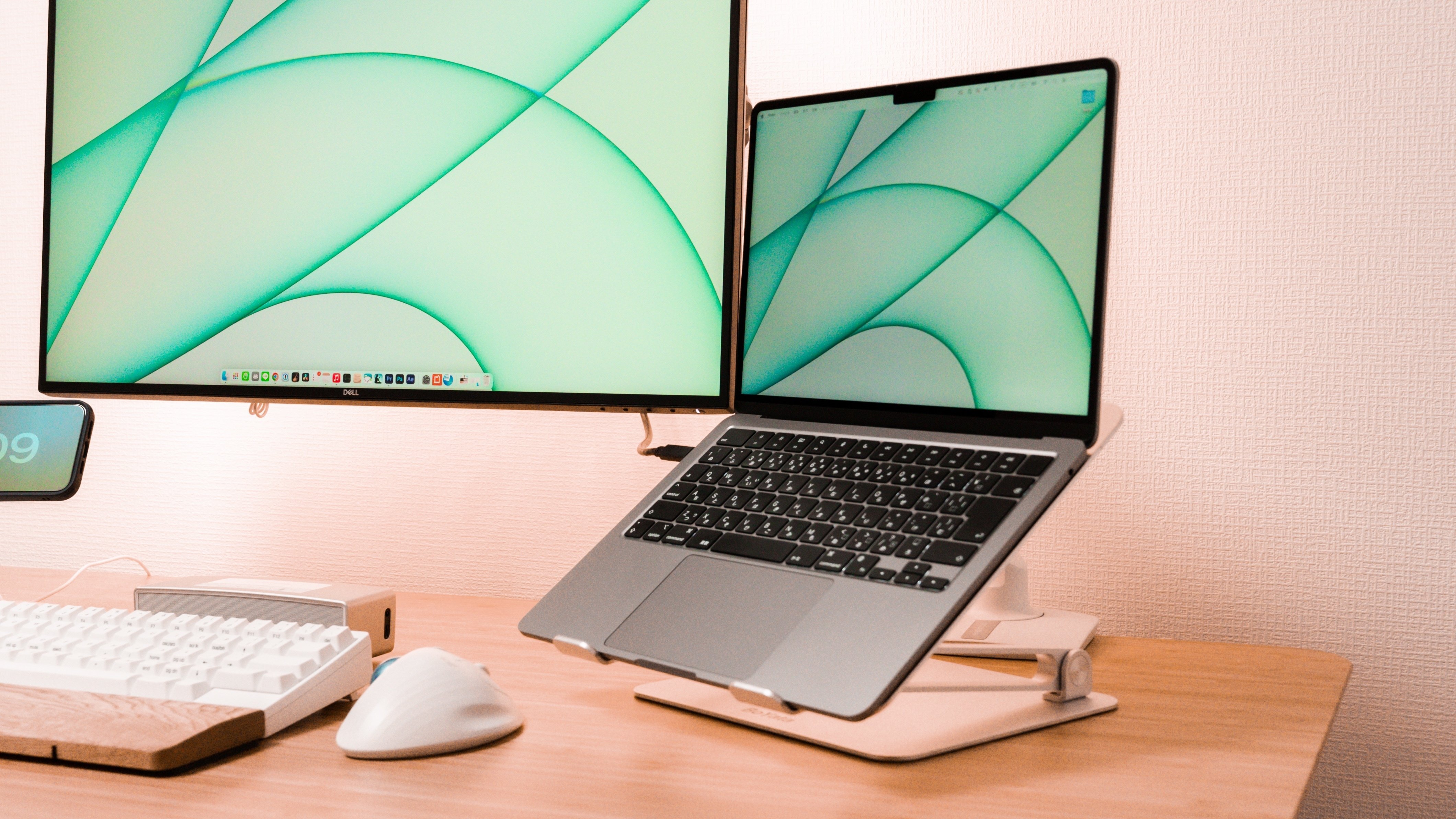 デスクツアー】在宅ワーク4年目の僕が使ってるデスク周りの一軍