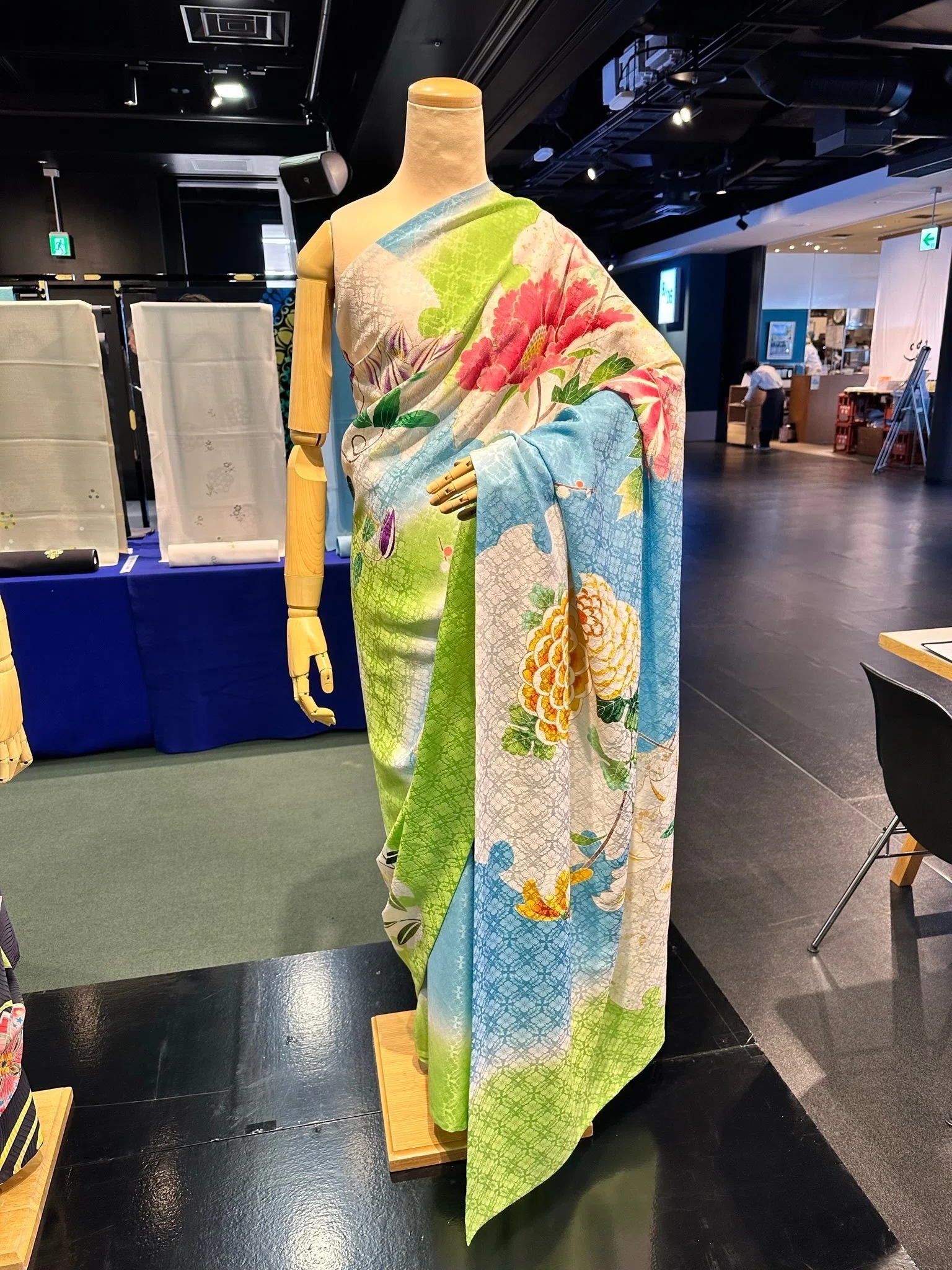 東京渋谷のヒカリエにて京友禅サリーを展示しました！｜SOO -ソマル