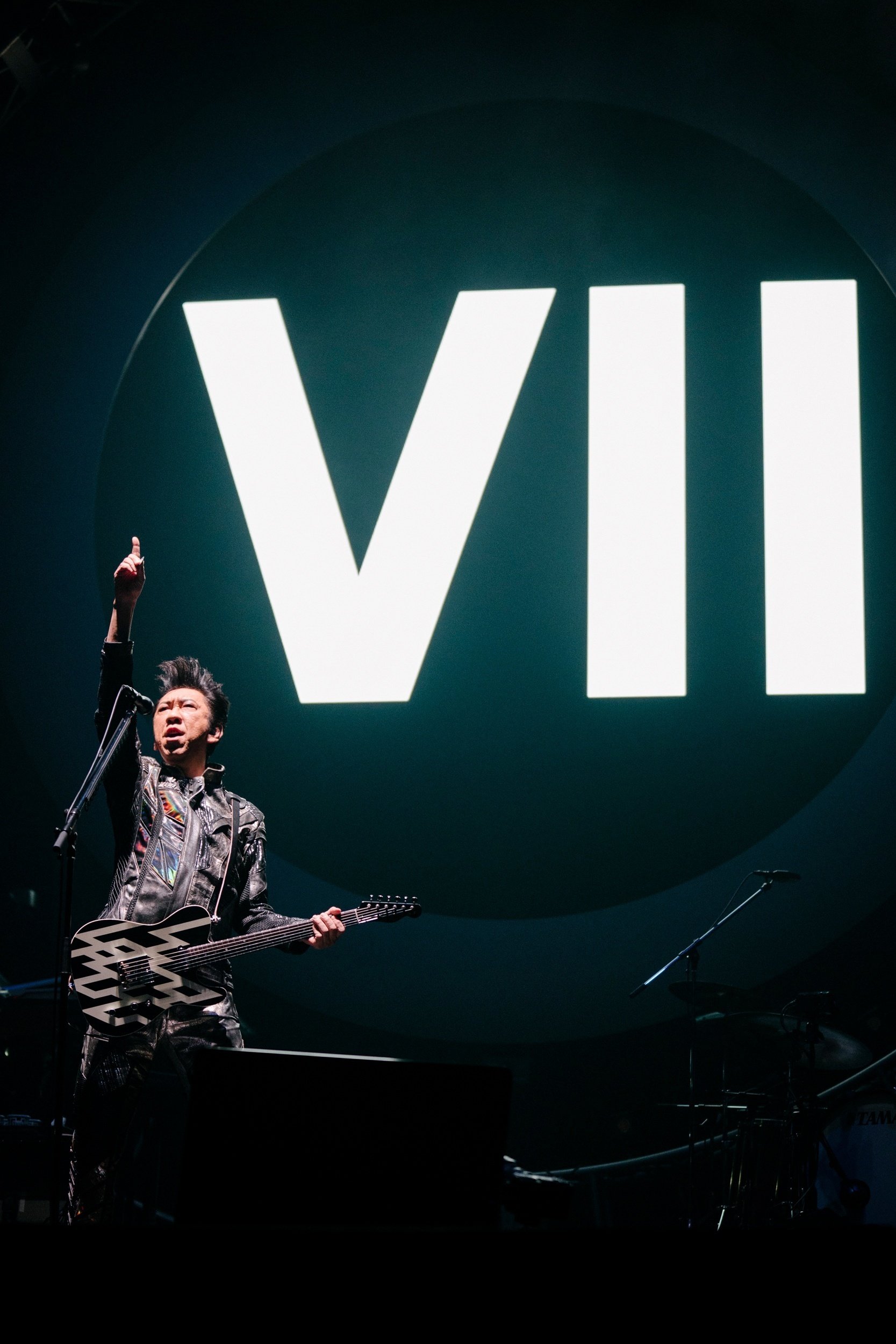 布袋寅泰の代名詞であり原点でもある『GUITARHYTHM』シリーズ最新作を