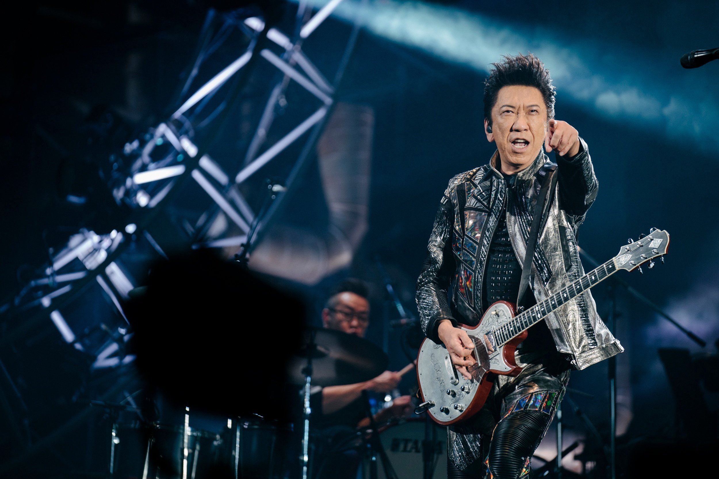 布袋寅泰の代名詞であり原点でもある『GUITARHYTHM』シリーズ最新作を