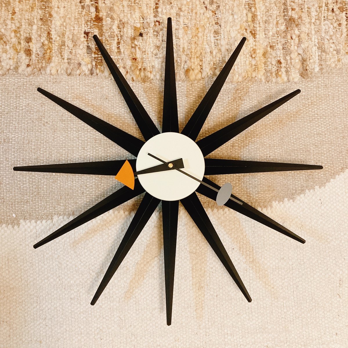 ジョージネルソン フラッタークロック 時計 - 時計の通販 ｜リビングハウス【公式】家具・インテリア雑貨のLIVING HOUSE.オンラインストア ジョージネルソン フラッタークロック ネルソンクロック 掛け時計 ベンチ