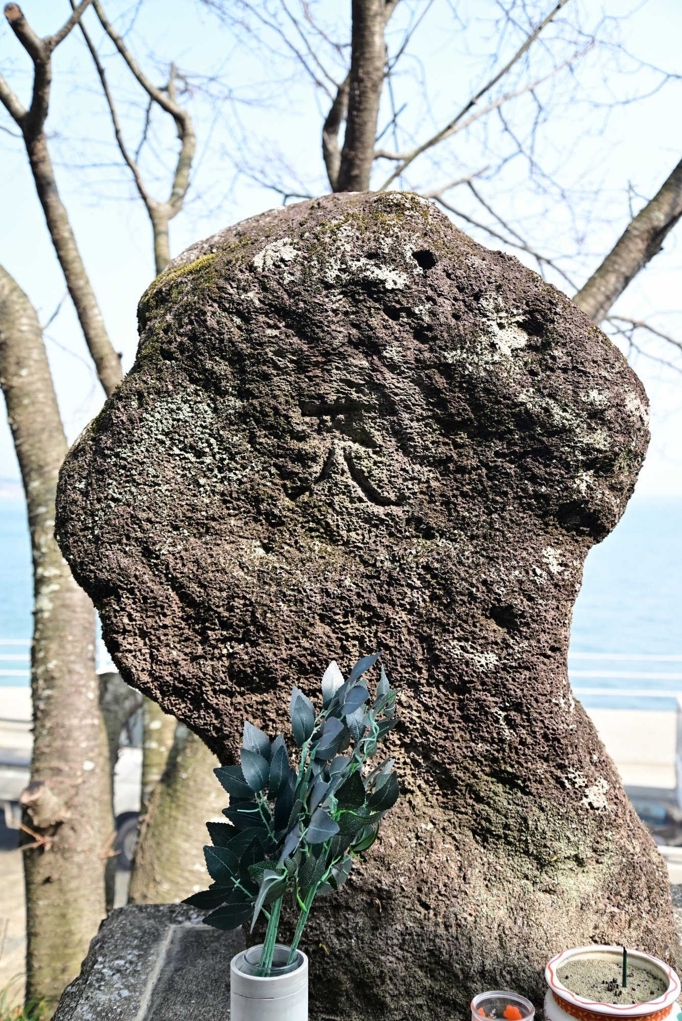 羽の生えた石仏｜雲 ねこ 日誌