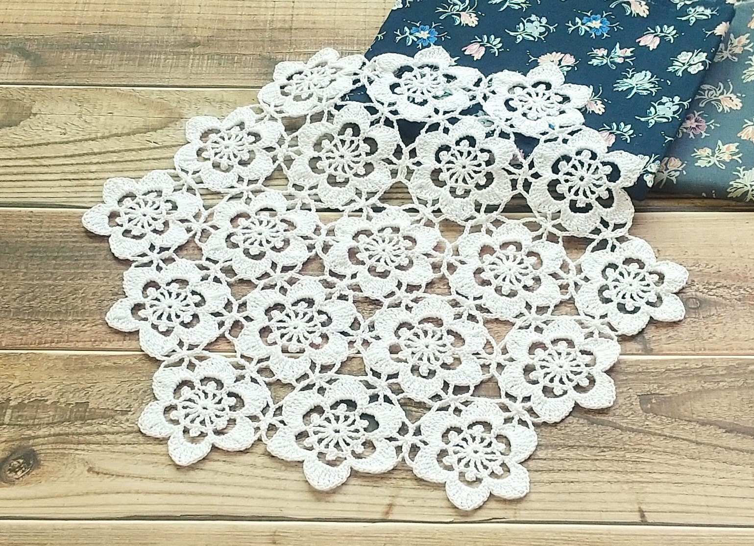 樹里レース編みドイリーホワイトハンドメイド 樹里様専用レース編みドイリーホワイトハンドメイド （花ざかり