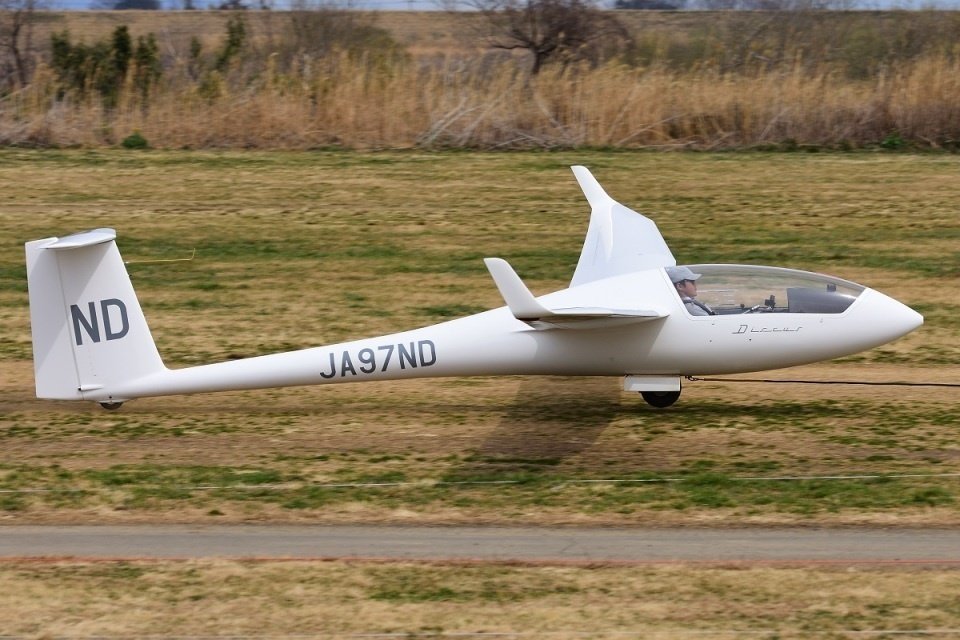 時速200キロモーターグライダー