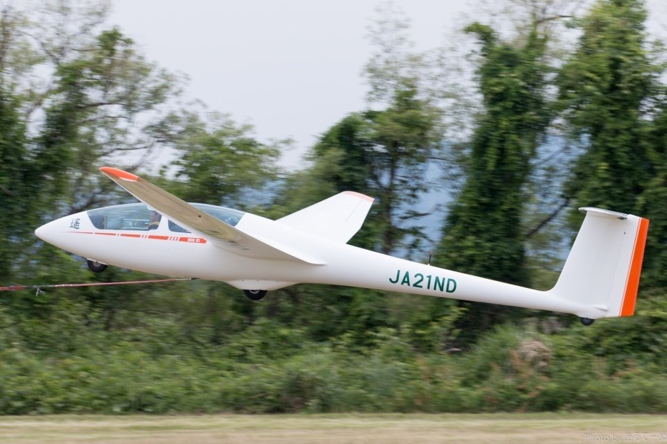 時速200キロモーターグライダー